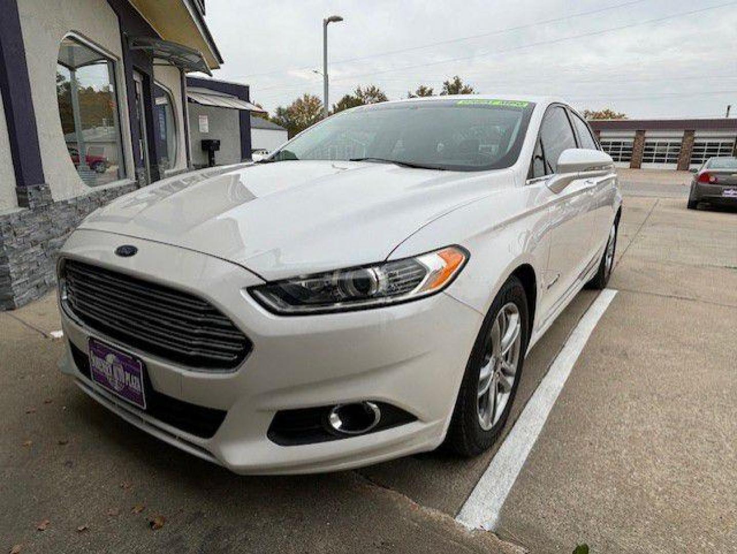 2015 WHITE FORD FUSION SE HYBRID (3FA6P0LU1FR) with an 2.0L engine, Continuously Variable transmission, located at 1100 W. Sheridan Ave., Shenandoah, 51601, (712) 246-1600, 40.765678, -95.388817 - Photo#0