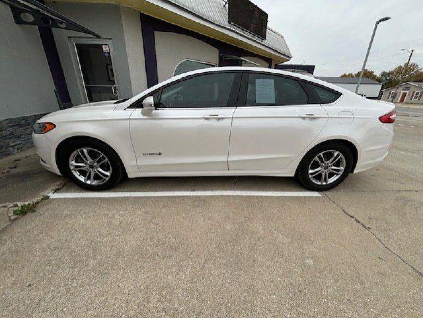 2015 WHITE FORD FUSION SE HYBRID (3FA6P0LU1FR) with an 2.0L engine, Continuously Variable transmission, located at 1100 W. Sheridan Ave., Shenandoah, 51601, (712) 246-1600, 40.765678, -95.388817 - Photo#1