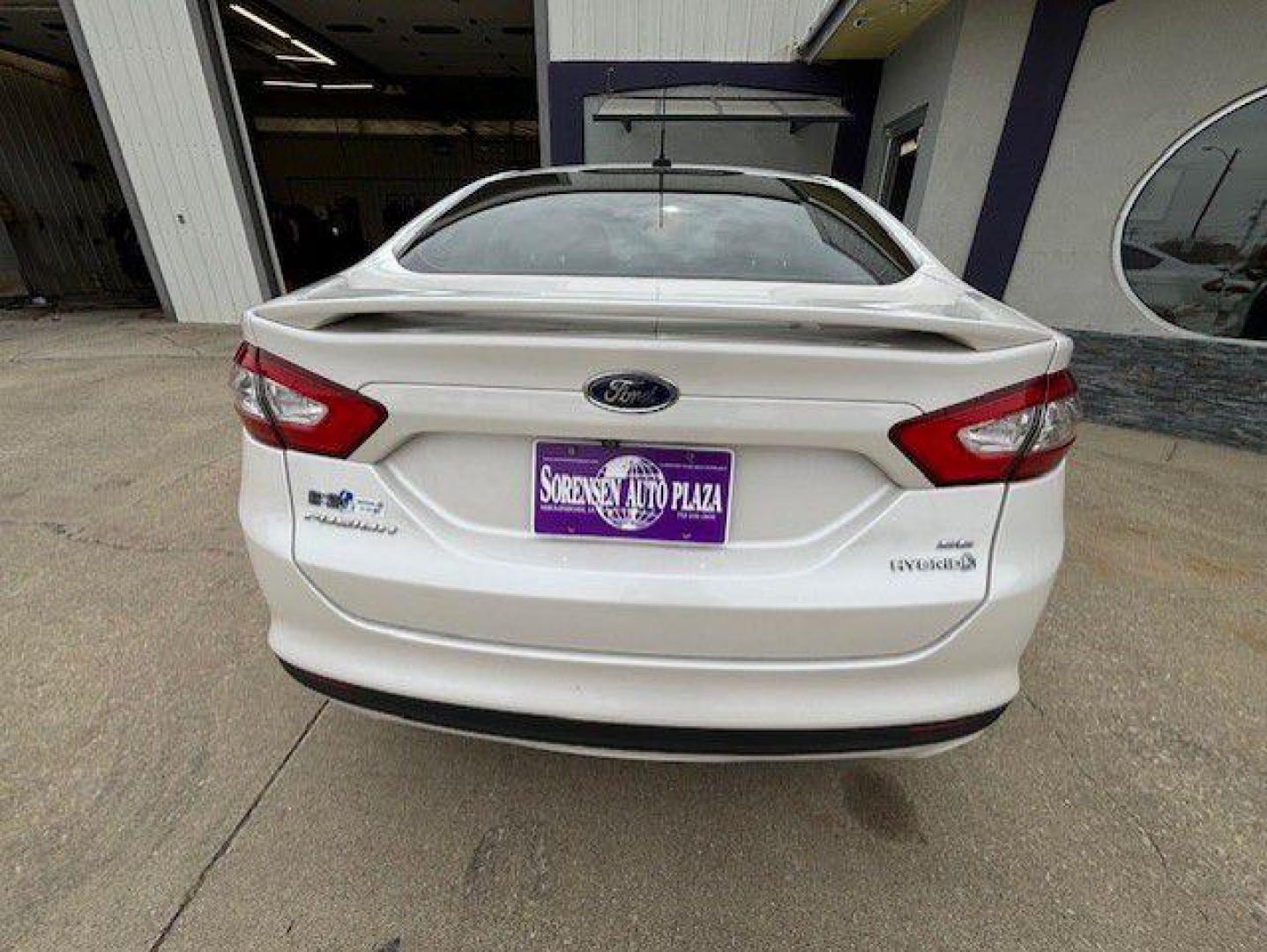 2015 WHITE FORD FUSION SE HYBRID (3FA6P0LU1FR) with an 2.0L engine, Continuously Variable transmission, located at 1100 W. Sheridan Ave., Shenandoah, 51601, (712) 246-1600, 40.765678, -95.388817 - Photo#5