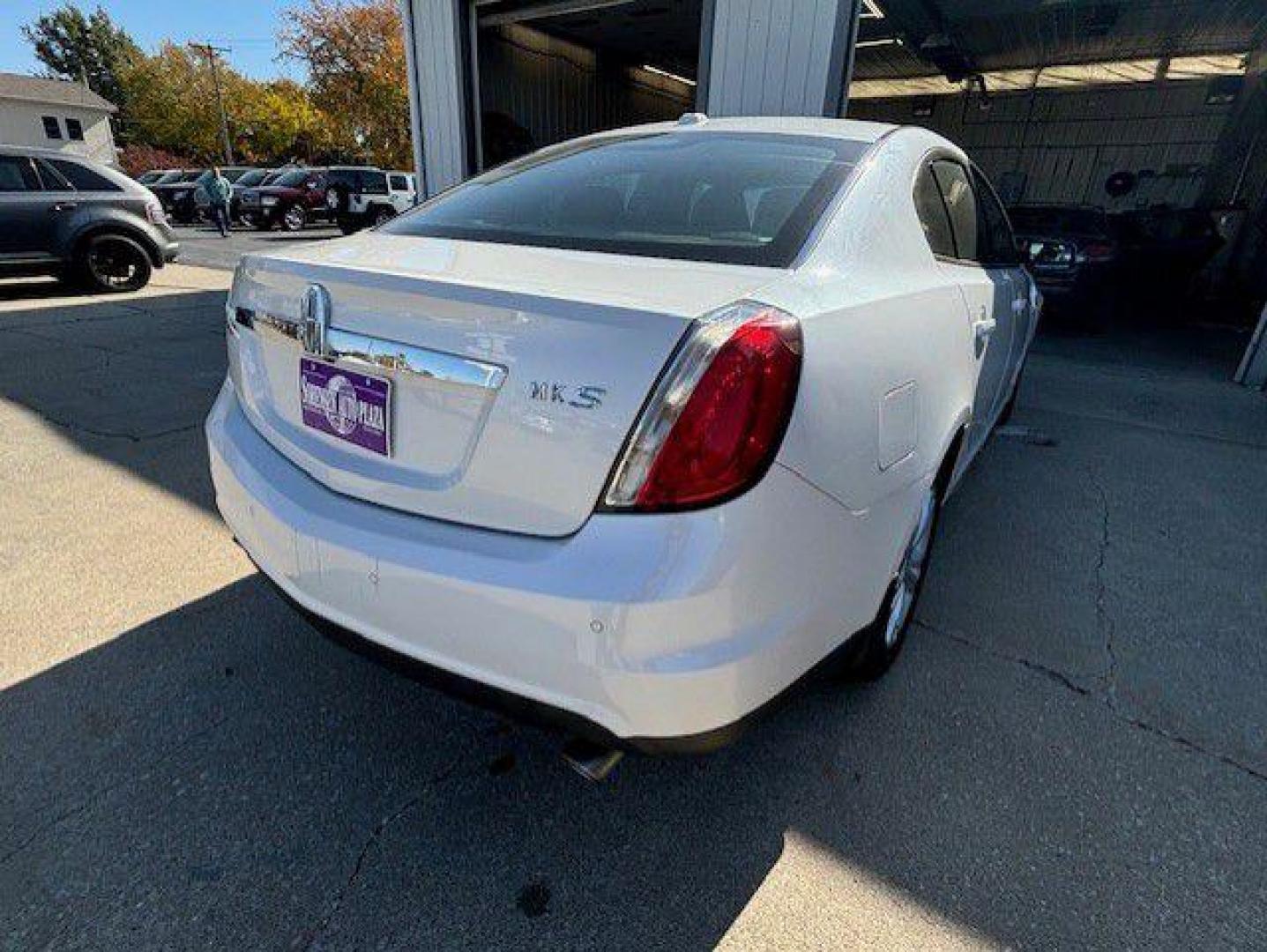 2010 WHITE LINCOLN MKS (1LNHL9DR8AG) with an 3.7L engine, Automatic transmission, located at 1100 W. Sheridan Ave., Shenandoah, 51601, (712) 246-1600, 40.765678, -95.388817 - Photo#6