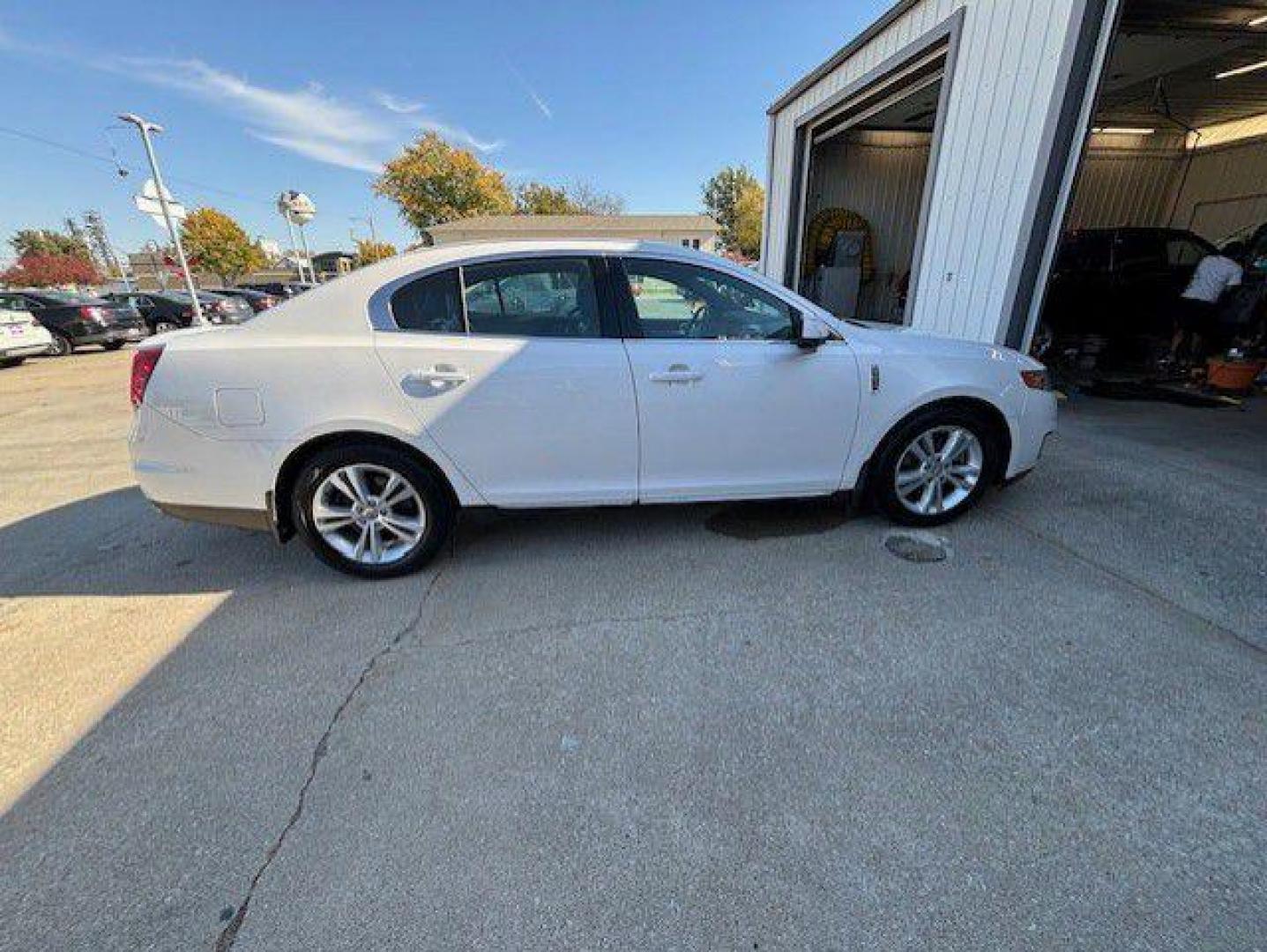 2010 WHITE LINCOLN MKS (1LNHL9DR8AG) with an 3.7L engine, Automatic transmission, located at 1100 W. Sheridan Ave., Shenandoah, 51601, (712) 246-1600, 40.765678, -95.388817 - Photo#7