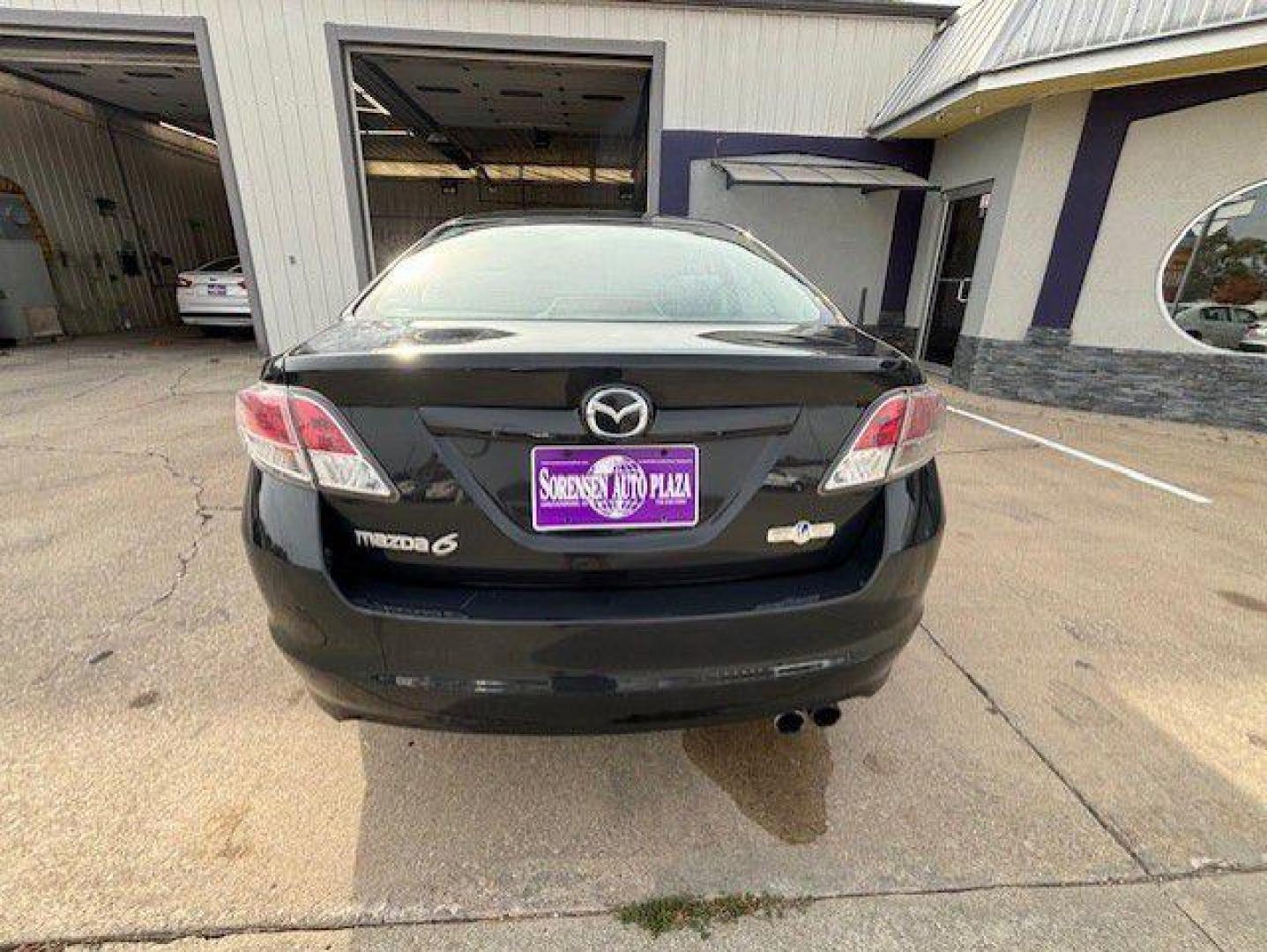 2013 GRAY MAZDA 6 SPORT (1YVHZ8BH0D5) with an 2.5L engine, Automatic transmission, located at 1100 W. Sheridan Ave., Shenandoah, 51601, (712) 246-1600, 40.765678, -95.388817 - Photo#5