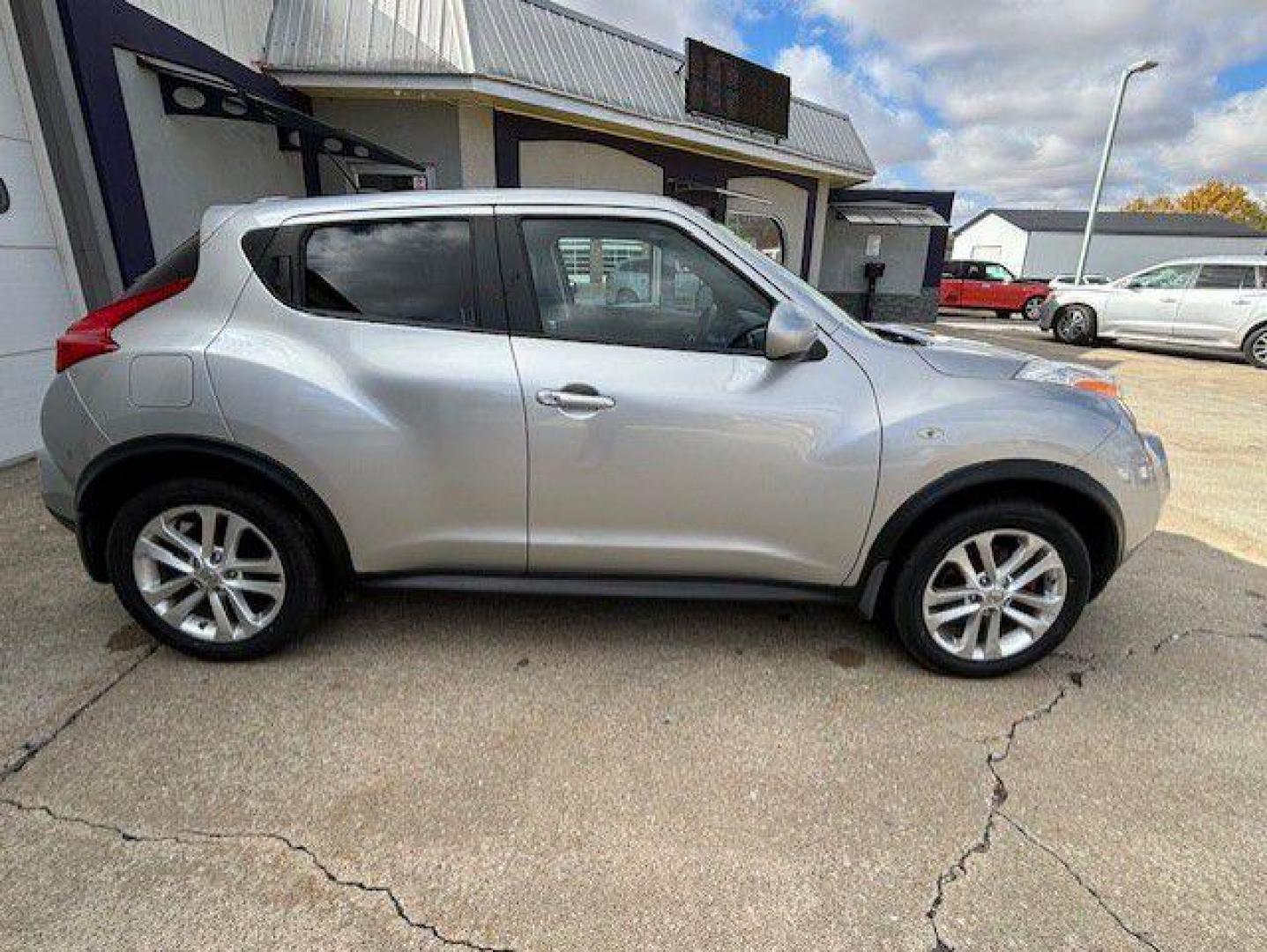 2012 SILVER NISSAN JUKE S (JN8AF5MV4CT) with an 1.6L engine, Automatic transmission, located at 1100 W. Sheridan Ave., Shenandoah, 51601, (712) 246-1600, 40.765678, -95.388817 - Photo#6