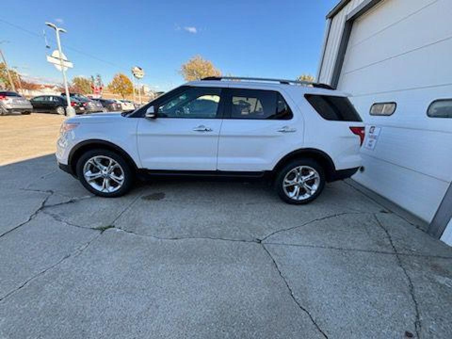 2013 WHITE FORD EXPLORER LIMITED (1FM5K8F85DG) with an 3.5L engine, Automatic transmission, located at 1100 W. Sheridan Ave., Shenandoah, 51601, (712) 246-1600, 40.765678, -95.388817 - Photo#1