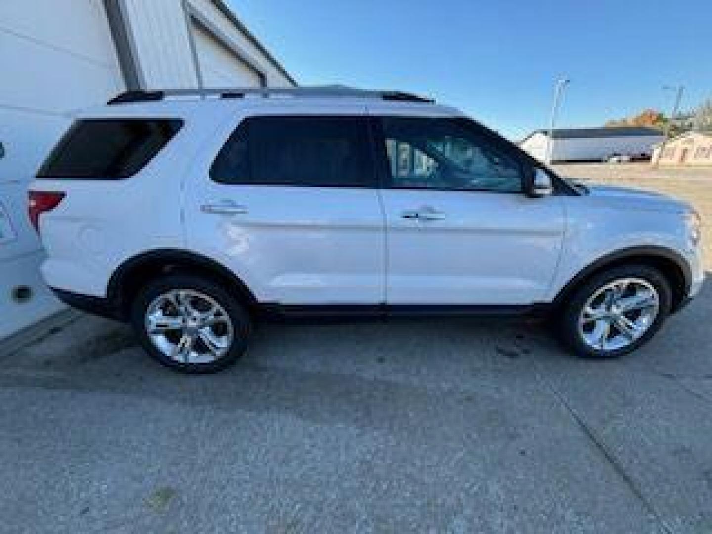 2013 WHITE FORD EXPLORER LIMITED (1FM5K8F85DG) with an 3.5L engine, Automatic transmission, located at 1100 W. Sheridan Ave., Shenandoah, 51601, (712) 246-1600, 40.765678, -95.388817 - Photo#8