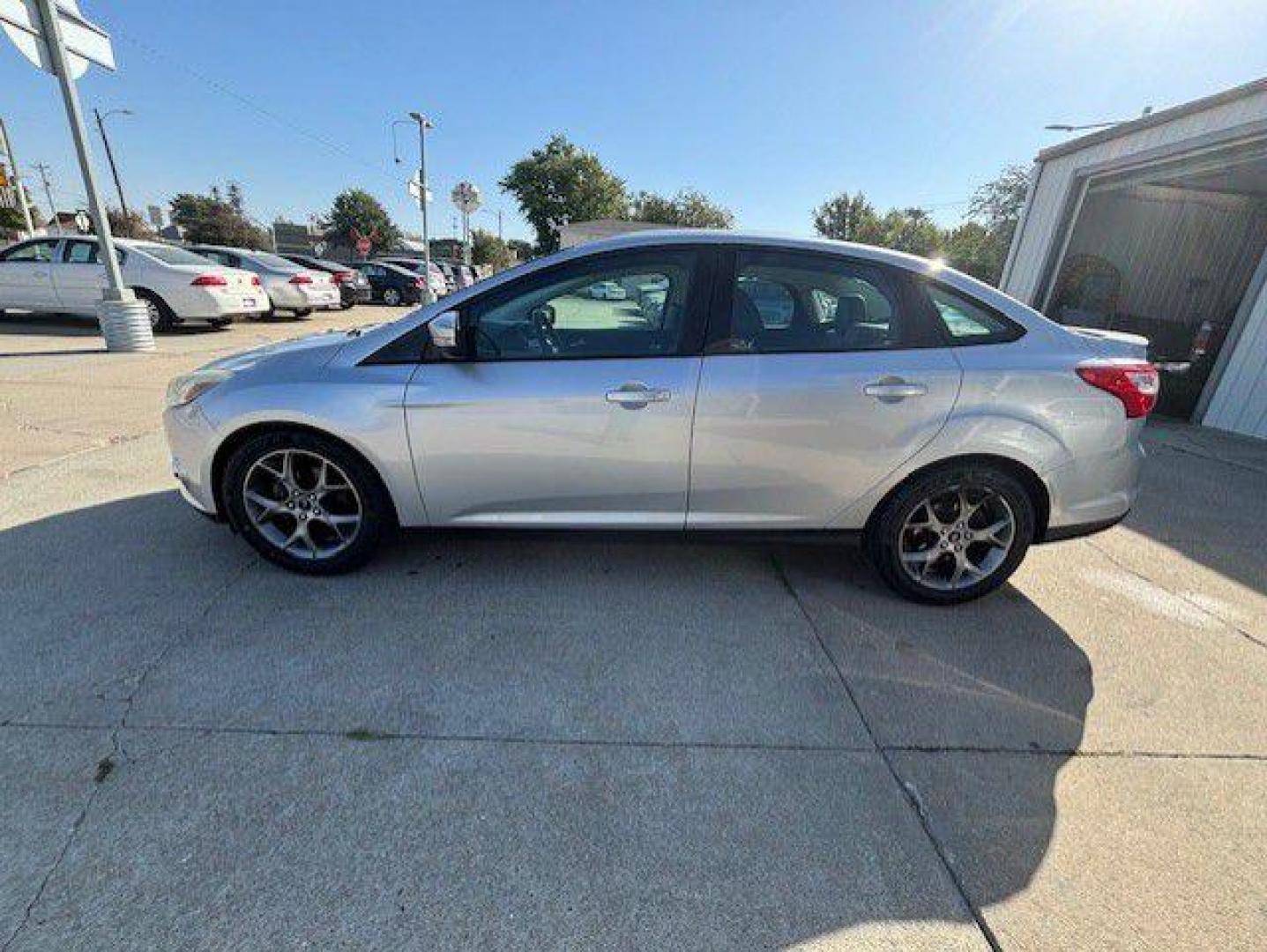 2013 SILVER FORD FOCUS SE (1FADP3F29DL) with an 2.0L engine, Automatic transmission, located at 1100 W. Sheridan Ave., Shenandoah, 51601, (712) 246-1600, 40.765678, -95.388817 - Photo#1