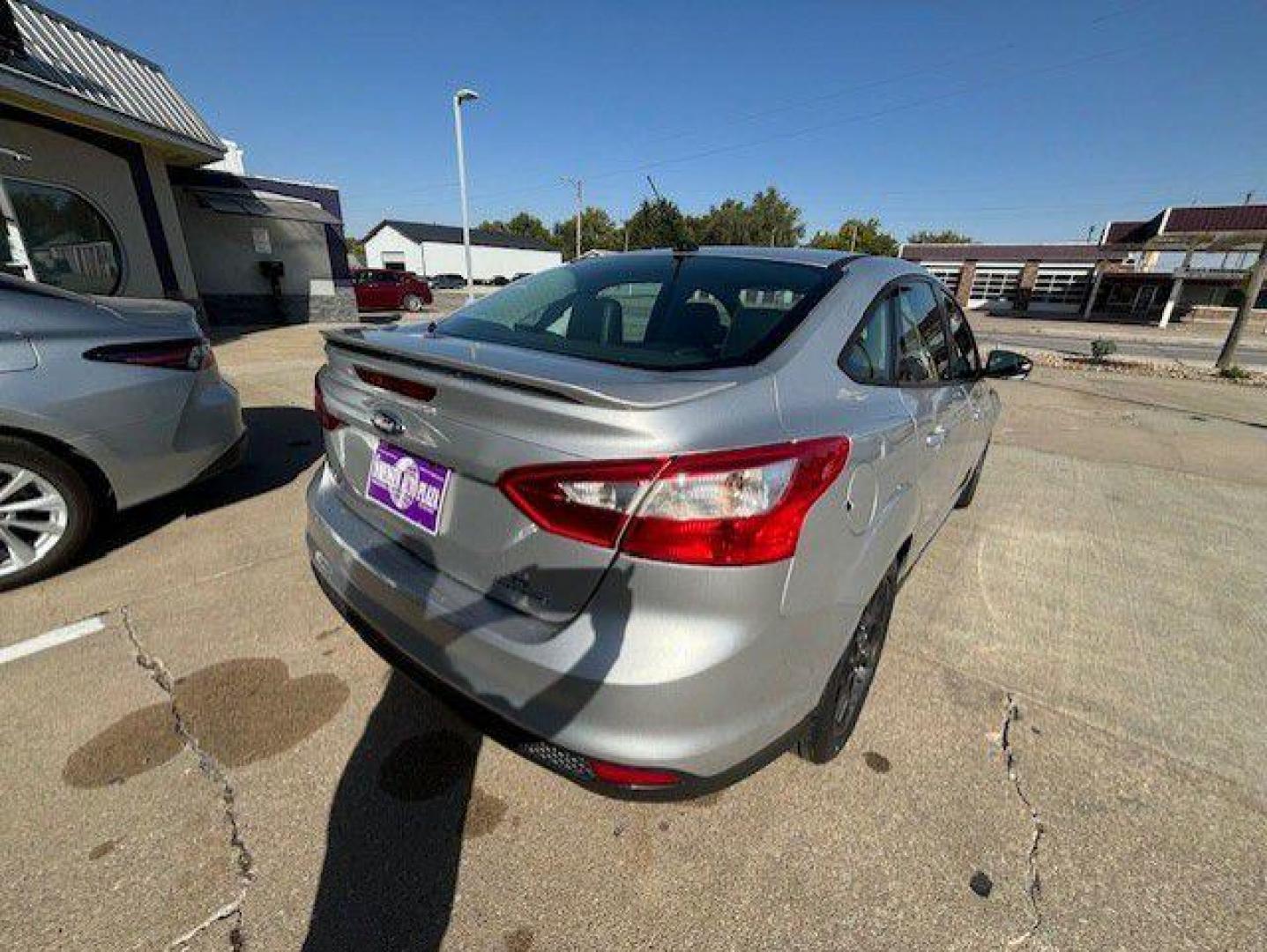 2013 SILVER FORD FOCUS SE (1FADP3F29DL) with an 2.0L engine, Automatic transmission, located at 1100 W. Sheridan Ave., Shenandoah, 51601, (712) 246-1600, 40.765678, -95.388817 - Photo#3