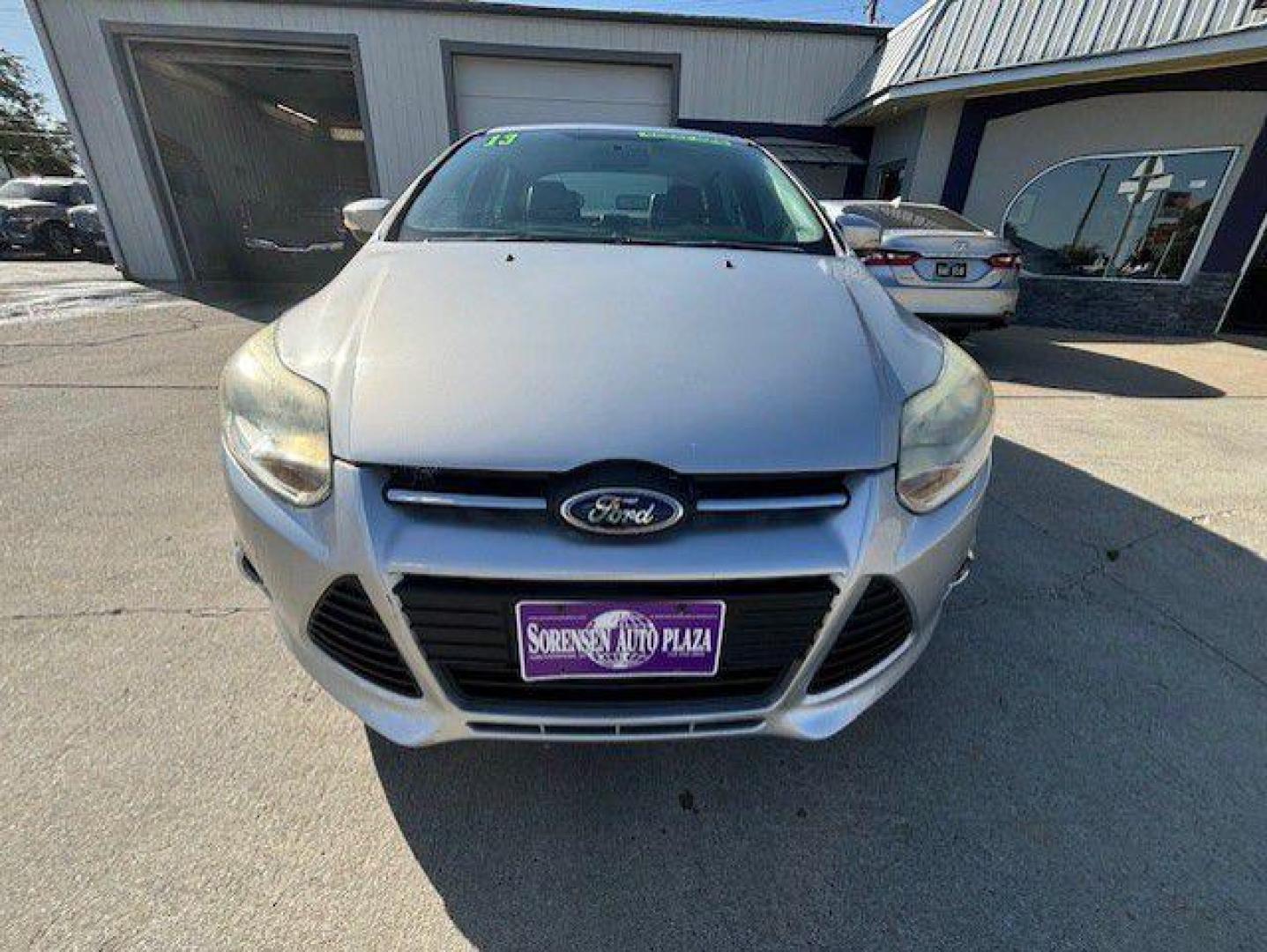 2013 SILVER FORD FOCUS SE (1FADP3F29DL) with an 2.0L engine, Automatic transmission, located at 1100 W. Sheridan Ave., Shenandoah, 51601, (712) 246-1600, 40.765678, -95.388817 - Photo#5