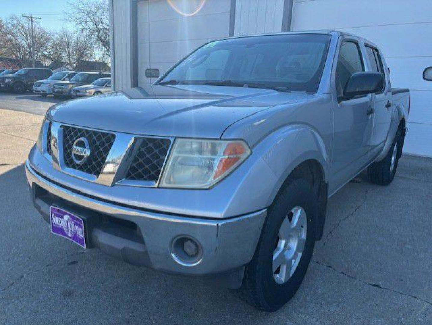 2006 SILVER NISSAN FRONTIER CREW CAB LE (1N6AD07W86C) with an 4.0L engine, Automatic transmission, located at 1100 W. Sheridan Ave., Shenandoah, 51601, (712) 246-1600, 40.765678, -95.388817 - Photo#0