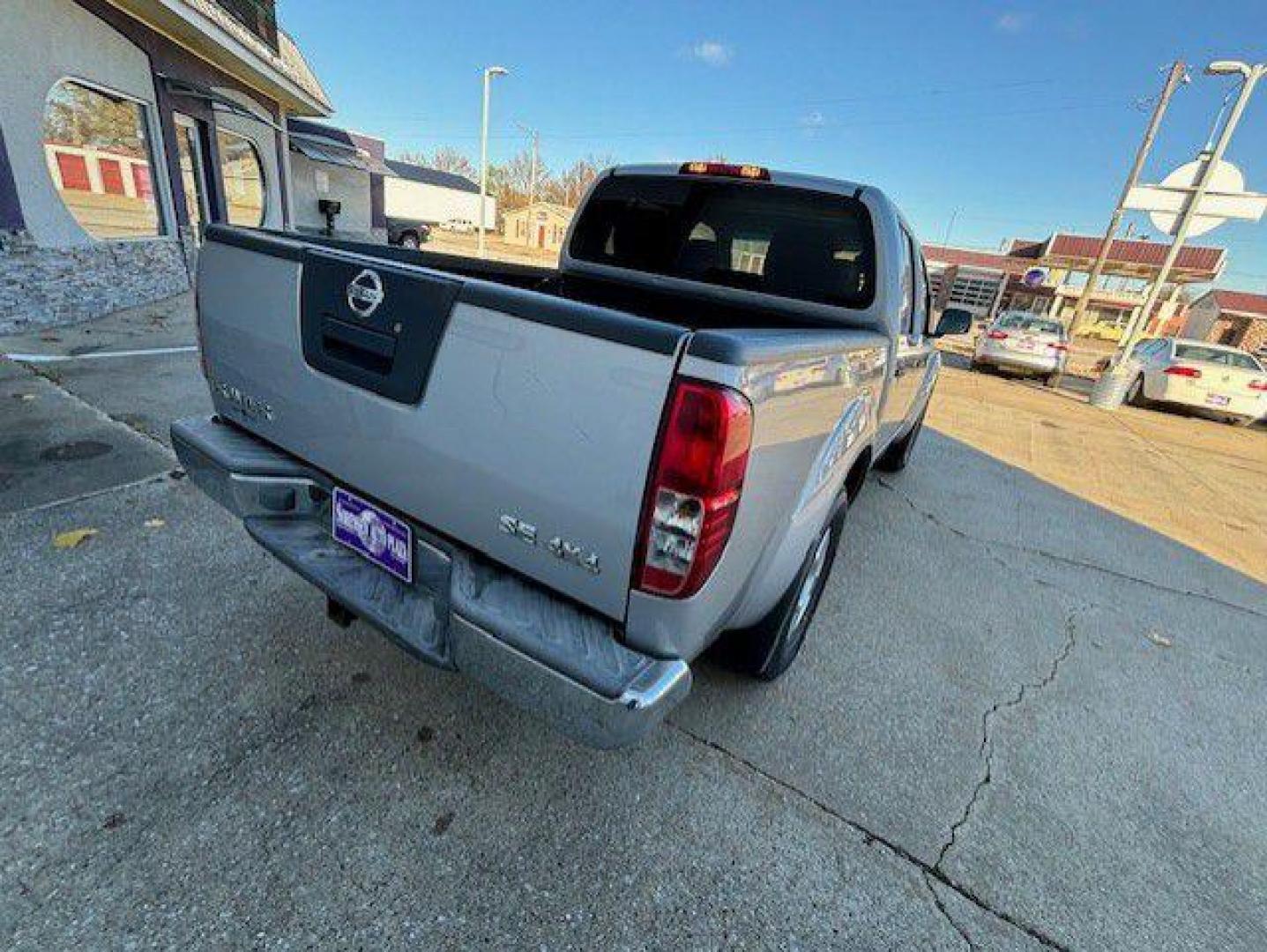 2006 SILVER NISSAN FRONTIER CREW CAB LE (1N6AD07W86C) with an 4.0L engine, Automatic transmission, located at 1100 W. Sheridan Ave., Shenandoah, 51601, (712) 246-1600, 40.765678, -95.388817 - Photo#6