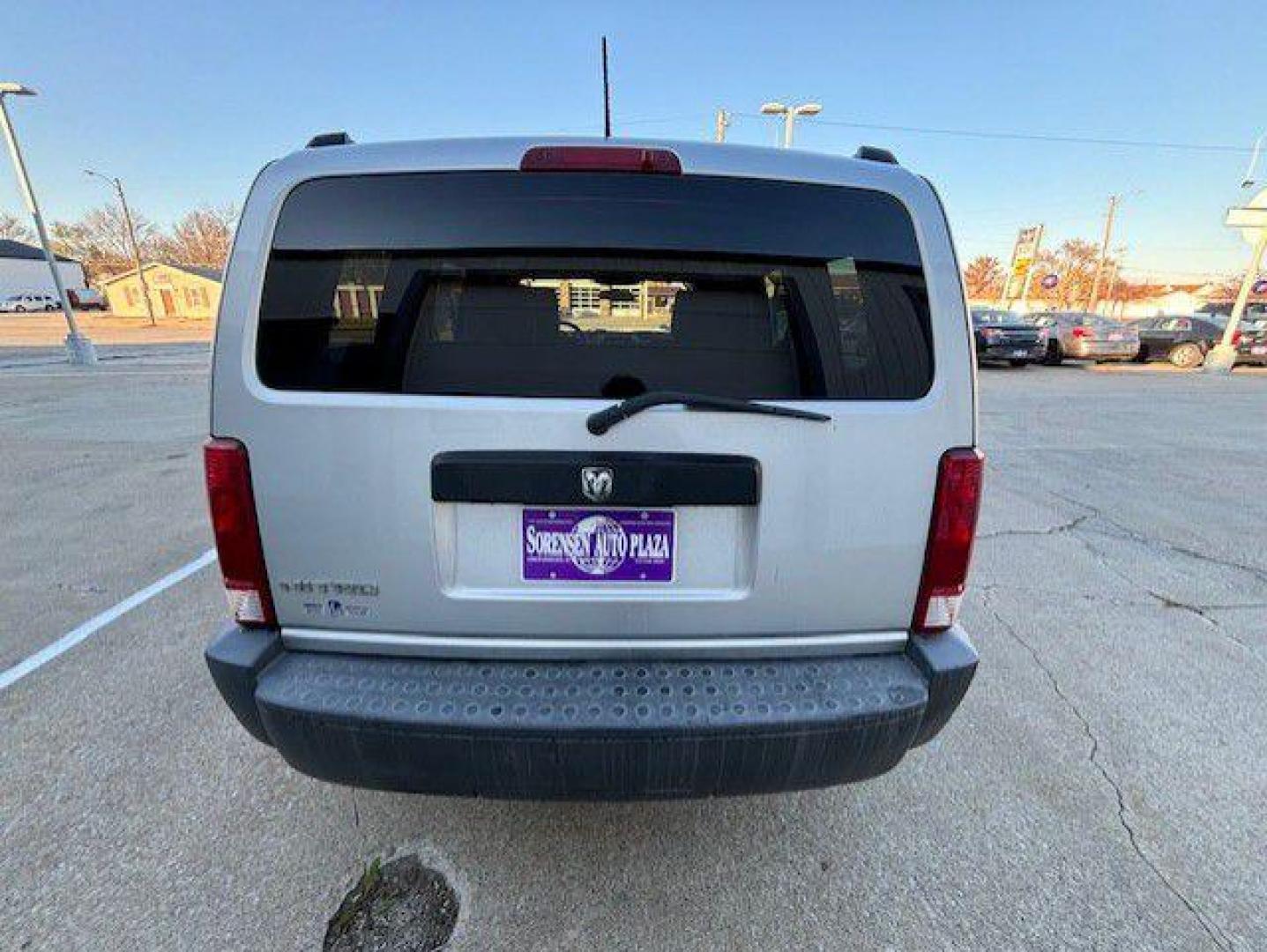 2007 SILVER DODGE NITRO SXT (1D8GT28K37W) with an 3.7L engine, Automatic transmission, located at 1100 W. Sheridan Ave., Shenandoah, 51601, (712) 246-1600, 40.765678, -95.388817 - Photo#5