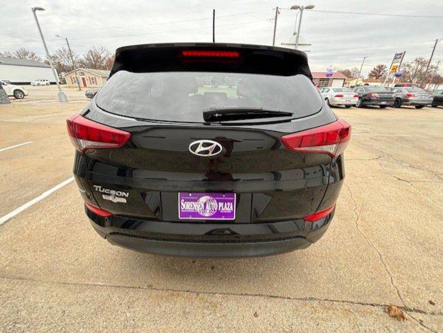 2017 GRAY HYUNDAI TUCSON SE (KM8J23A4XHU) with an 2.0L engine, Automatic transmission, located at 1100 W. Sheridan Ave., Shenandoah, 51601, (712) 246-1600, 40.765678, -95.388817 - Photo#5