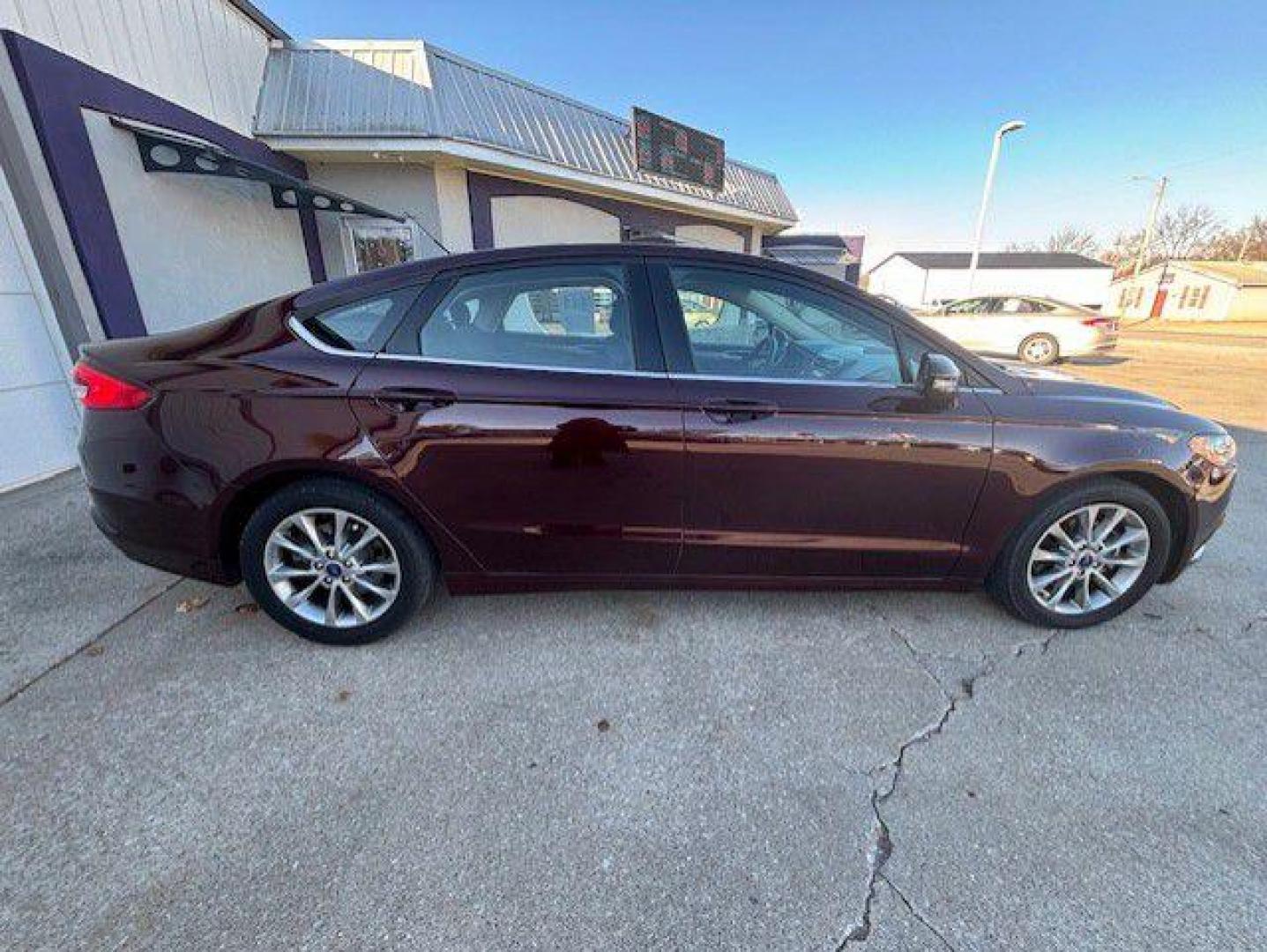 2017 MAROON FORD FUSION SE (3FA6P0H72HR) with an 2.5L engine, Automatic transmission, located at 1100 W. Sheridan Ave., Shenandoah, 51601, (712) 246-1600, 40.765678, -95.388817 - Photo#6