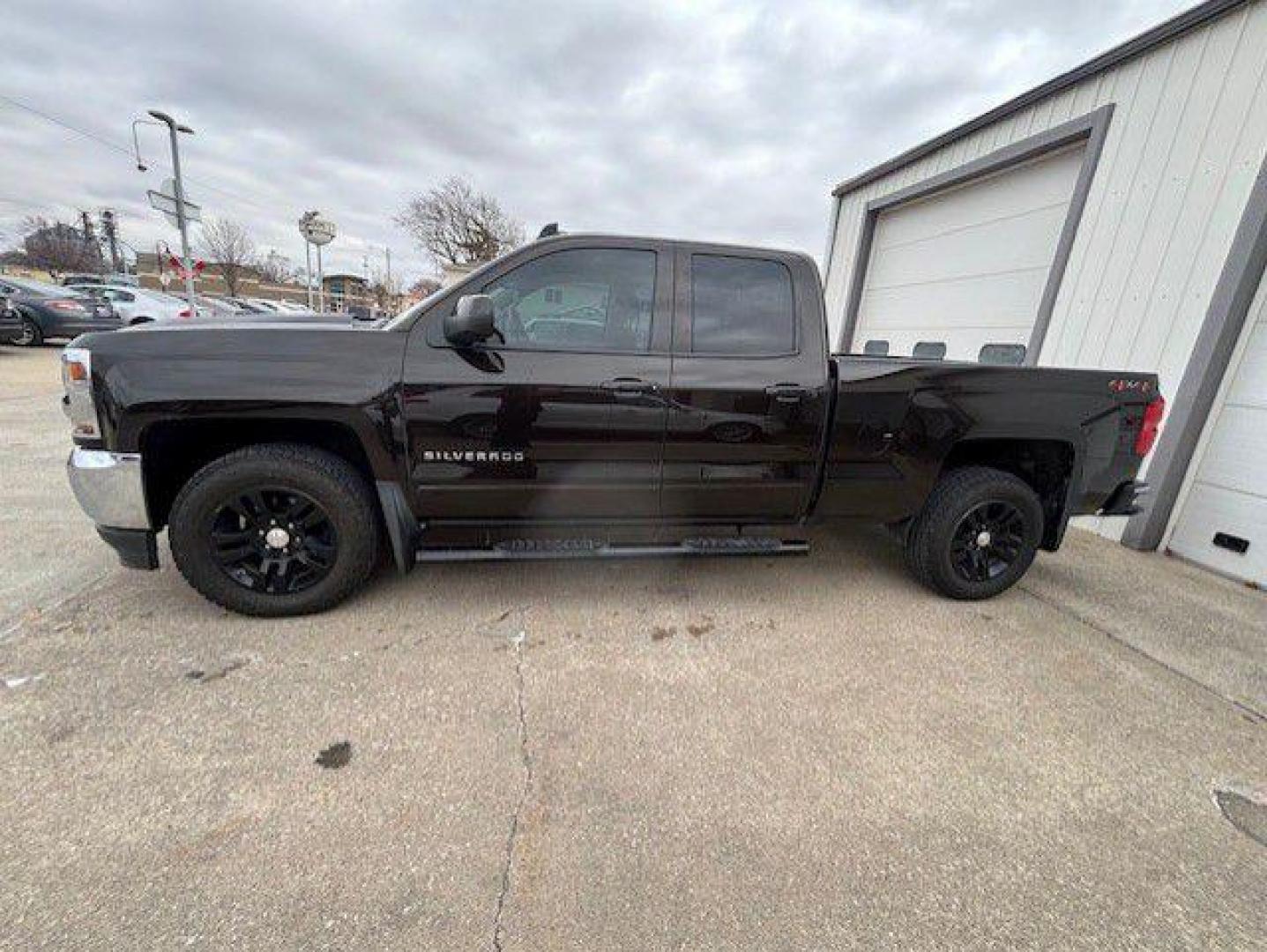 2018 BROWN CHEVROLET SILVERADO 1500 LT (1GCVKREH0JZ) with an 4.3L engine, Automatic transmission, located at 1100 W. Sheridan Ave., Shenandoah, 51601, (712) 246-1600, 40.765678, -95.388817 - Photo#1