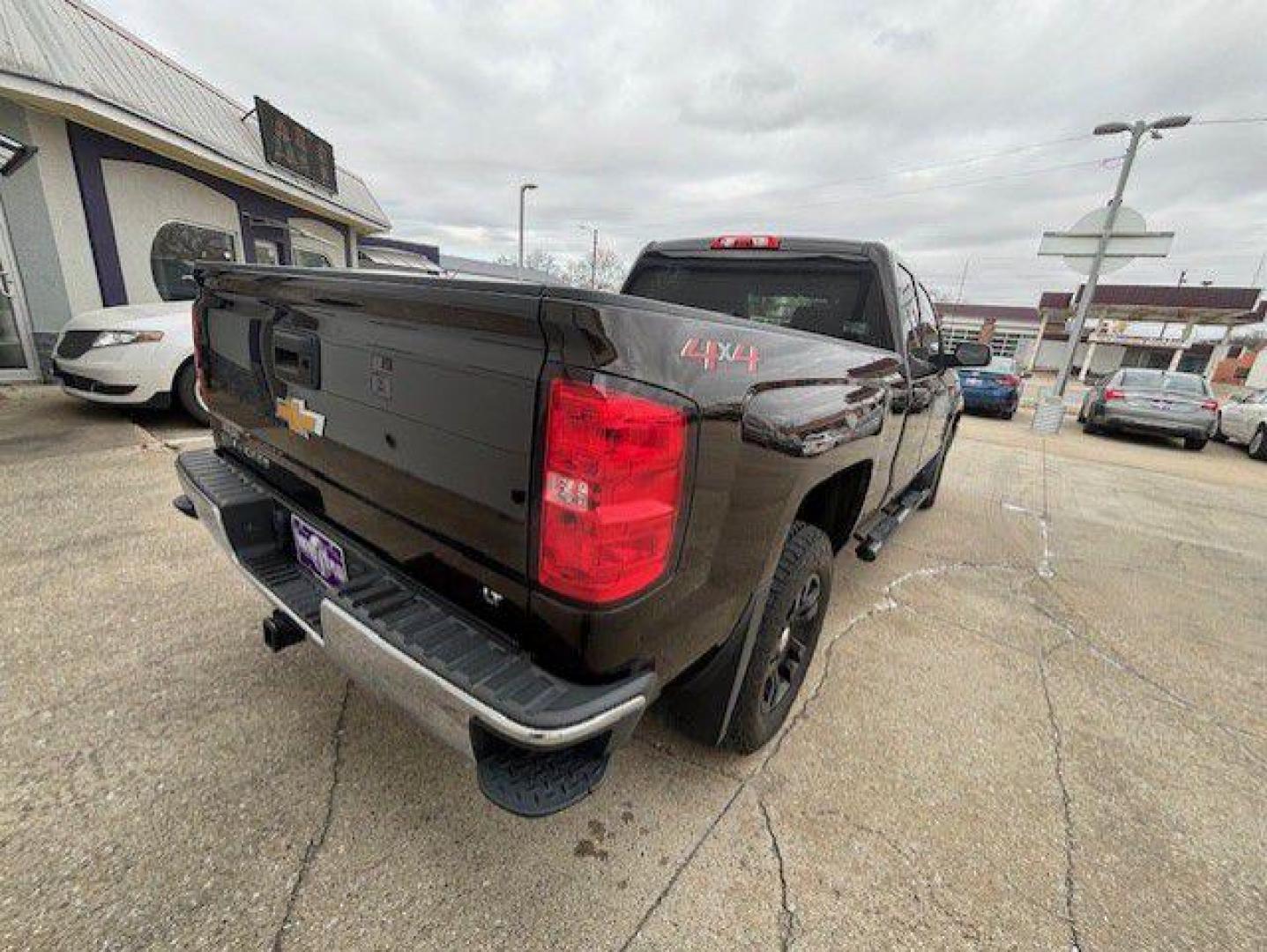 2018 BROWN CHEVROLET SILVERADO 1500 LT (1GCVKREH0JZ) with an 4.3L engine, Automatic transmission, located at 1100 W. Sheridan Ave., Shenandoah, 51601, (712) 246-1600, 40.765678, -95.388817 - Photo#6