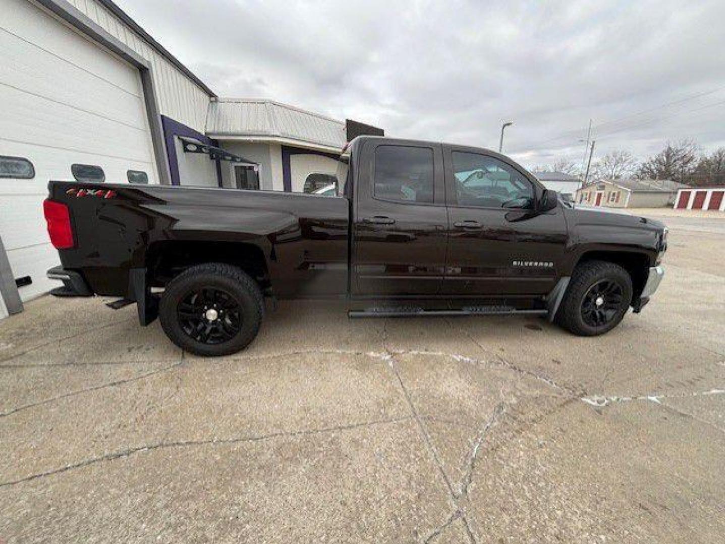 2018 BROWN CHEVROLET SILVERADO 1500 LT (1GCVKREH0JZ) with an 4.3L engine, Automatic transmission, located at 1100 W. Sheridan Ave., Shenandoah, 51601, (712) 246-1600, 40.765678, -95.388817 - Photo#7