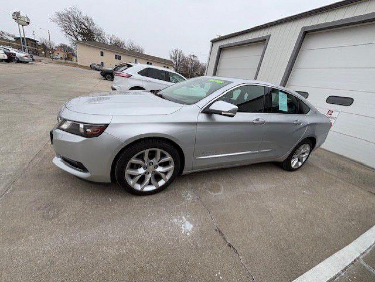 2018 SILVER CHEVROLET IMPALA PREMIER (2G1125S34J9) with an 3.6L engine, Automatic transmission, located at 1100 W. Sheridan Ave., Shenandoah, 51601, (712) 246-1600, 40.765678, -95.388817 - Photo#1