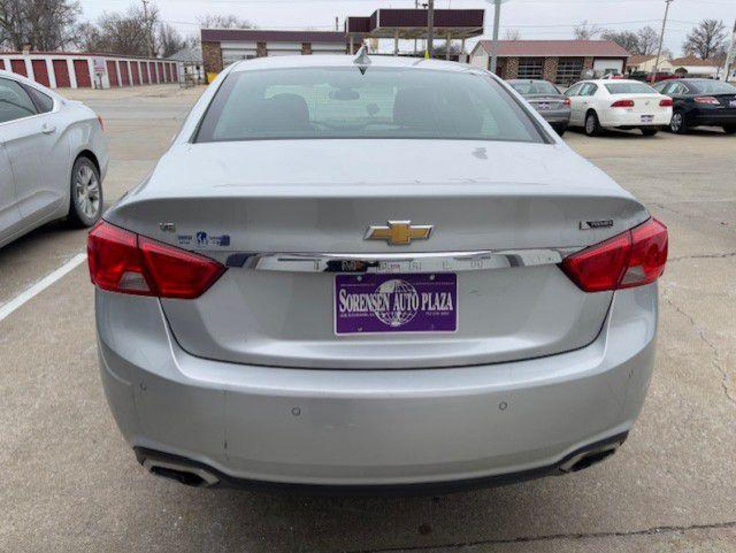 2018 SILVER CHEVROLET IMPALA PREMIER (2G1125S34J9) with an 3.6L engine, Automatic transmission, located at 1100 W. Sheridan Ave., Shenandoah, 51601, (712) 246-1600, 40.765678, -95.388817 - Photo#5