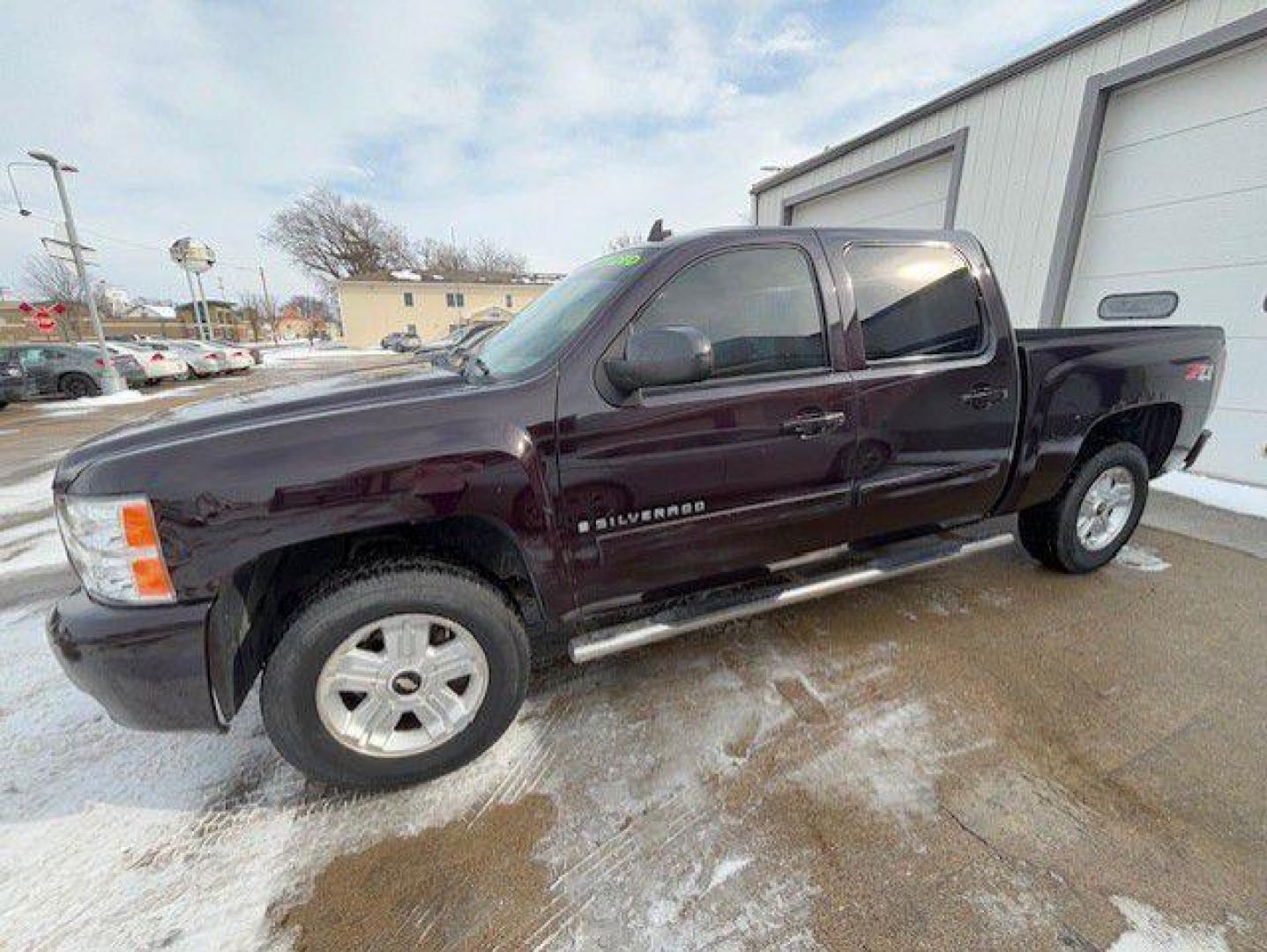 2008 PURPLE CHEVROLET SILVERADO 1500 (2GCEK133181) with an 5.3L engine, Automatic transmission, located at 1100 W. Sheridan Ave., Shenandoah, 51601, (712) 246-1600, 40.765678, -95.388817 - Photo#1