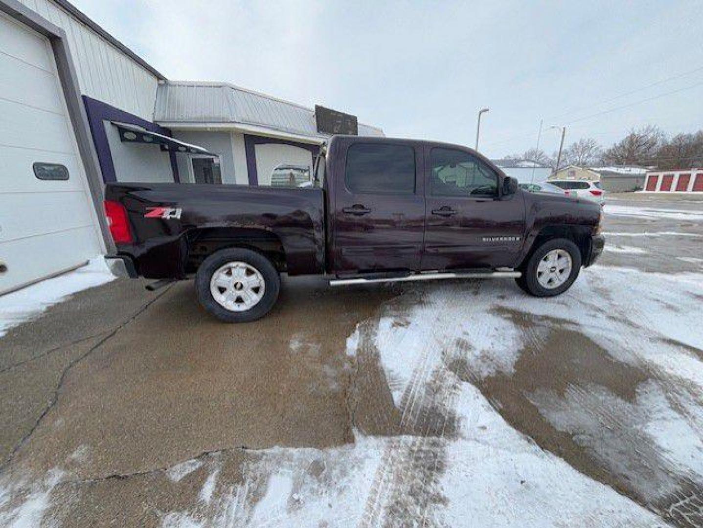 2008 PURPLE CHEVROLET SILVERADO 1500 (2GCEK133181) with an 5.3L engine, Automatic transmission, located at 1100 W. Sheridan Ave., Shenandoah, 51601, (712) 246-1600, 40.765678, -95.388817 - Photo#7