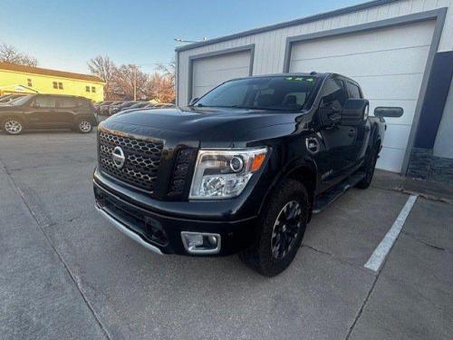 2017 NISSAN TITAN SV