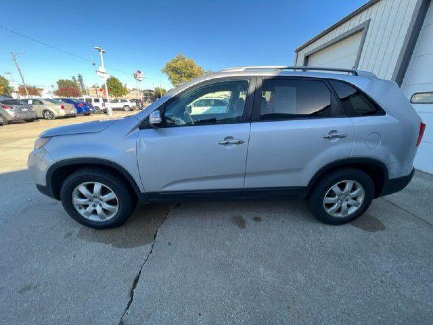 2012 SILVER KIA SORENTO BASE (5XYKT3A69CG) with an 2.4L engine, Automatic transmission, located at 1100 W. Sheridan Ave., Shenandoah, 51601, (712) 246-1600, 40.765678, -95.388817 - Photo#2