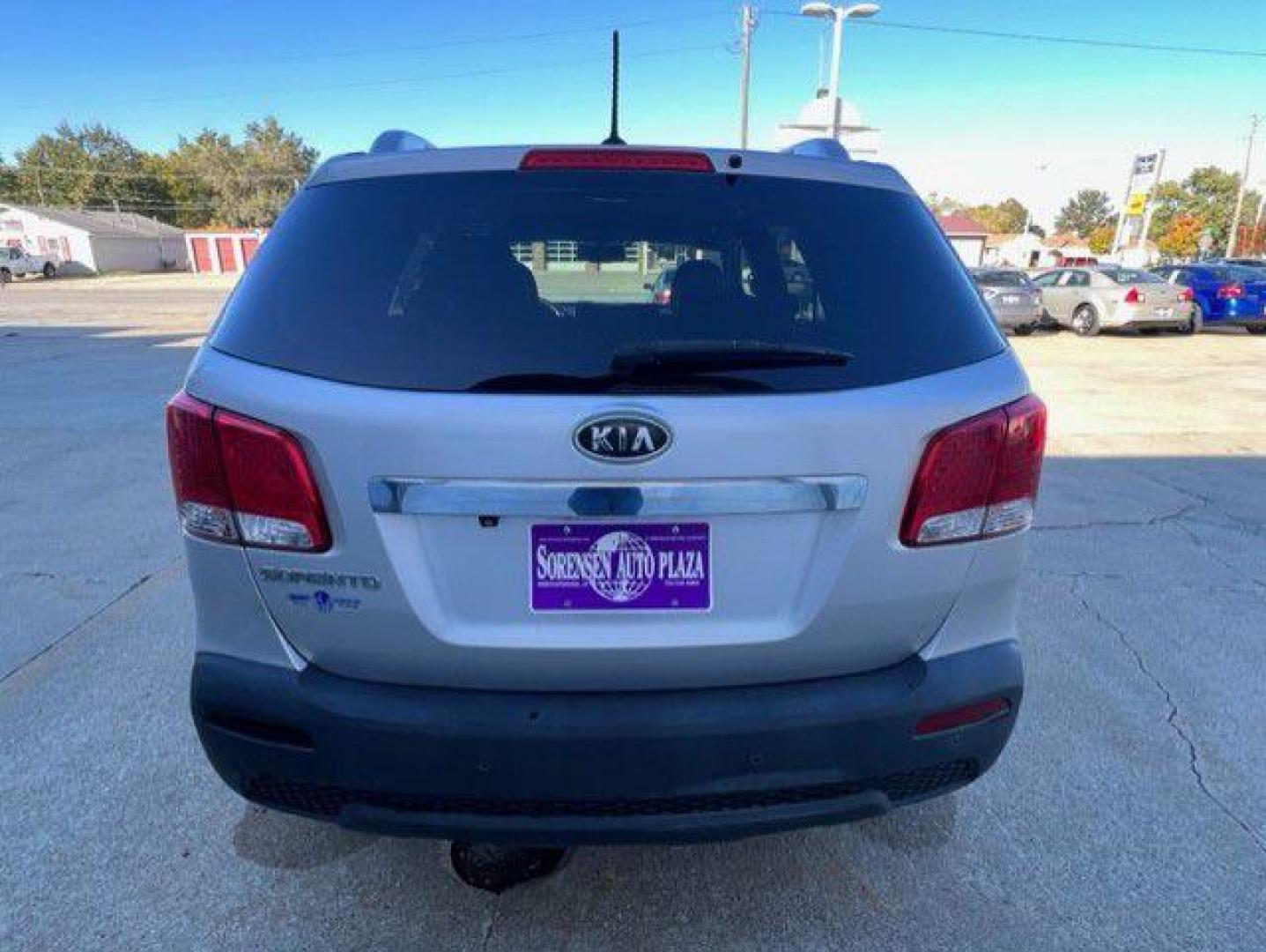 2012 SILVER KIA SORENTO BASE (5XYKT3A69CG) with an 2.4L engine, Automatic transmission, located at 1100 W. Sheridan Ave., Shenandoah, 51601, (712) 246-1600, 40.765678, -95.388817 - Photo#7