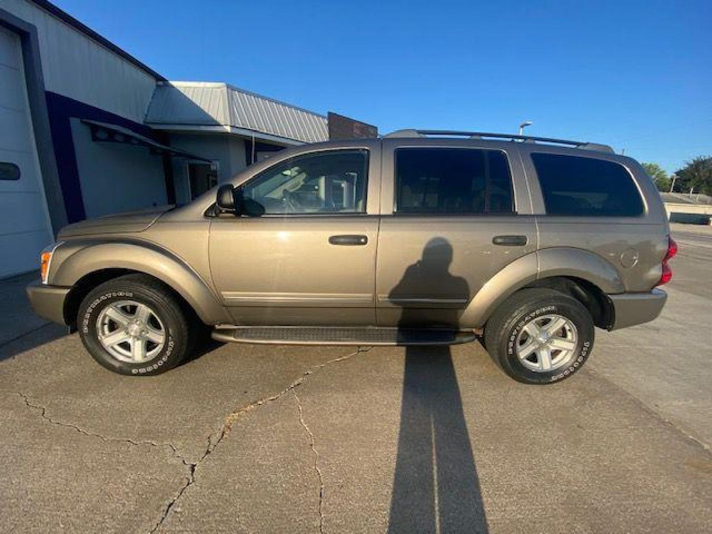 2004 TAN DODGE DURANGO LIMITED (1D4HD58D04F) with an 5.7L engine, Automatic transmission, located at 1100 W. Sheridan Ave., Shenandoah, 51601, (712) 246-1600, 40.765678, -95.388817 - Photo#3