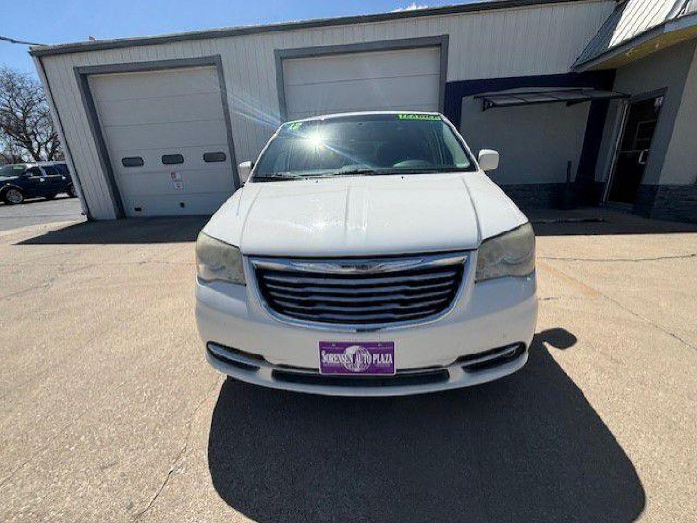 2012 WHITE CHRYSLER TOWN and COUNTRY TOURING (2C4RC1BG3CR) with an 3.6L engine, Automatic transmission, located at 1100 W. Sheridan Ave., Shenandoah, 51601, (712) 246-1600, 40.765678, -95.388817 - Photo#9