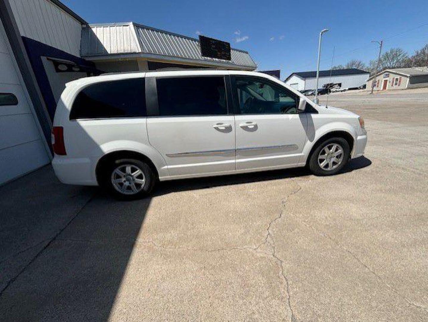 2012 WHITE CHRYSLER TOWN and COUNTRY TOURING (2C4RC1BG3CR) with an 3.6L engine, Automatic transmission, located at 1100 W. Sheridan Ave., Shenandoah, 51601, (712) 246-1600, 40.765678, -95.388817 - Photo#2