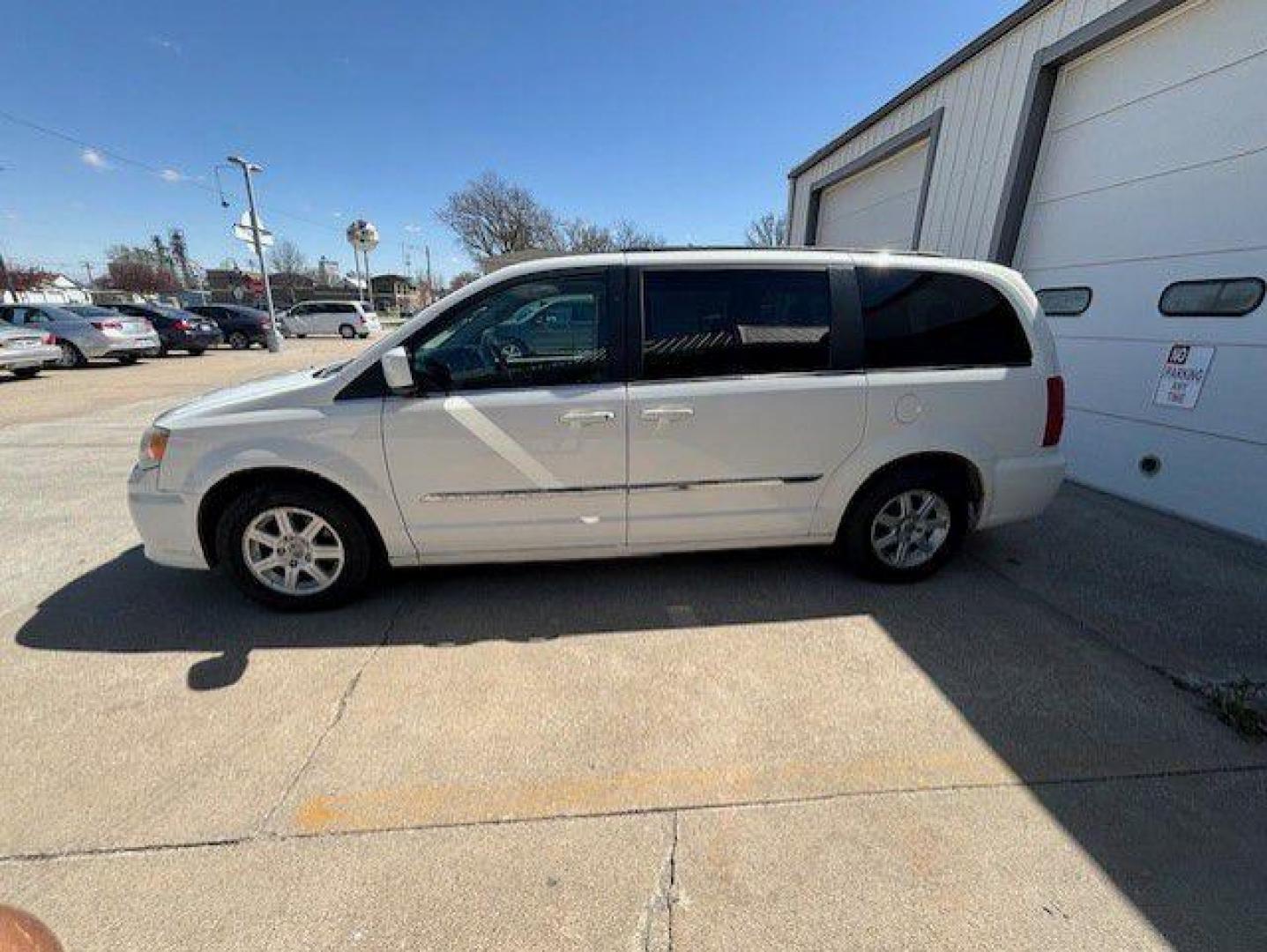 2012 WHITE CHRYSLER TOWN and COUNTRY TOURING (2C4RC1BG3CR) with an 3.6L engine, Automatic transmission, located at 1100 W. Sheridan Ave., Shenandoah, 51601, (712) 246-1600, 40.765678, -95.388817 - Photo#7