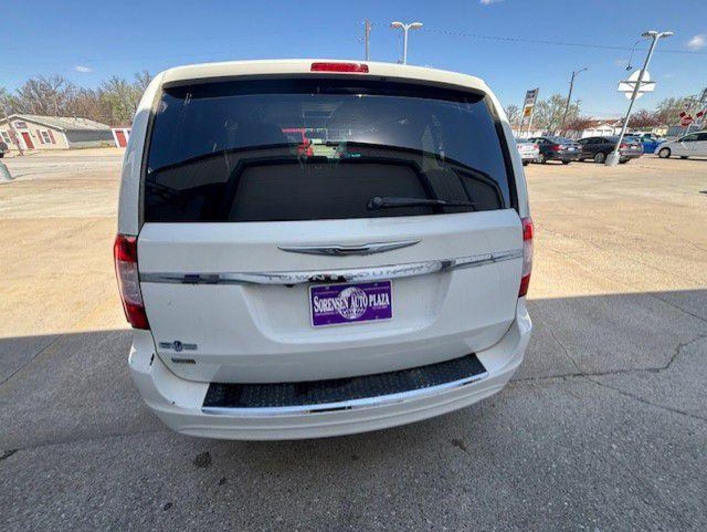 2012 WHITE CHRYSLER TOWN and COUNTRY TOURING (2C4RC1BG3CR) with an 3.6L engine, Automatic transmission, located at 1100 W. Sheridan Ave., Shenandoah, 51601, (712) 246-1600, 40.765678, -95.388817 - Photo#8