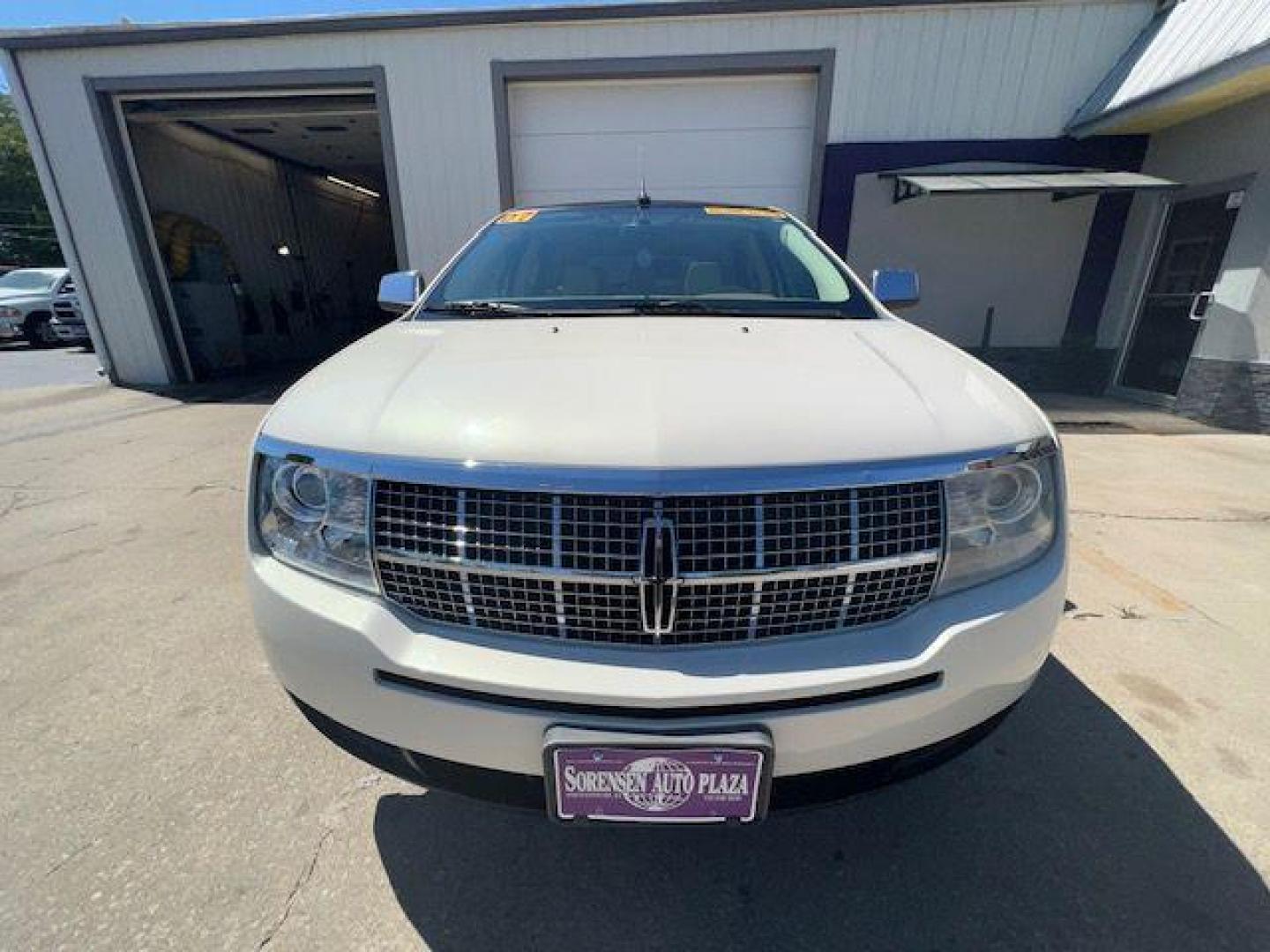 2007 WHITE LINCOLN MKX (2LMDU88C67B) with an 3.5L engine, Automatic transmission, located at 1100 W. Sheridan Ave., Shenandoah, 51601, (712) 246-1600, 40.765678, -95.388817 - Photo#6