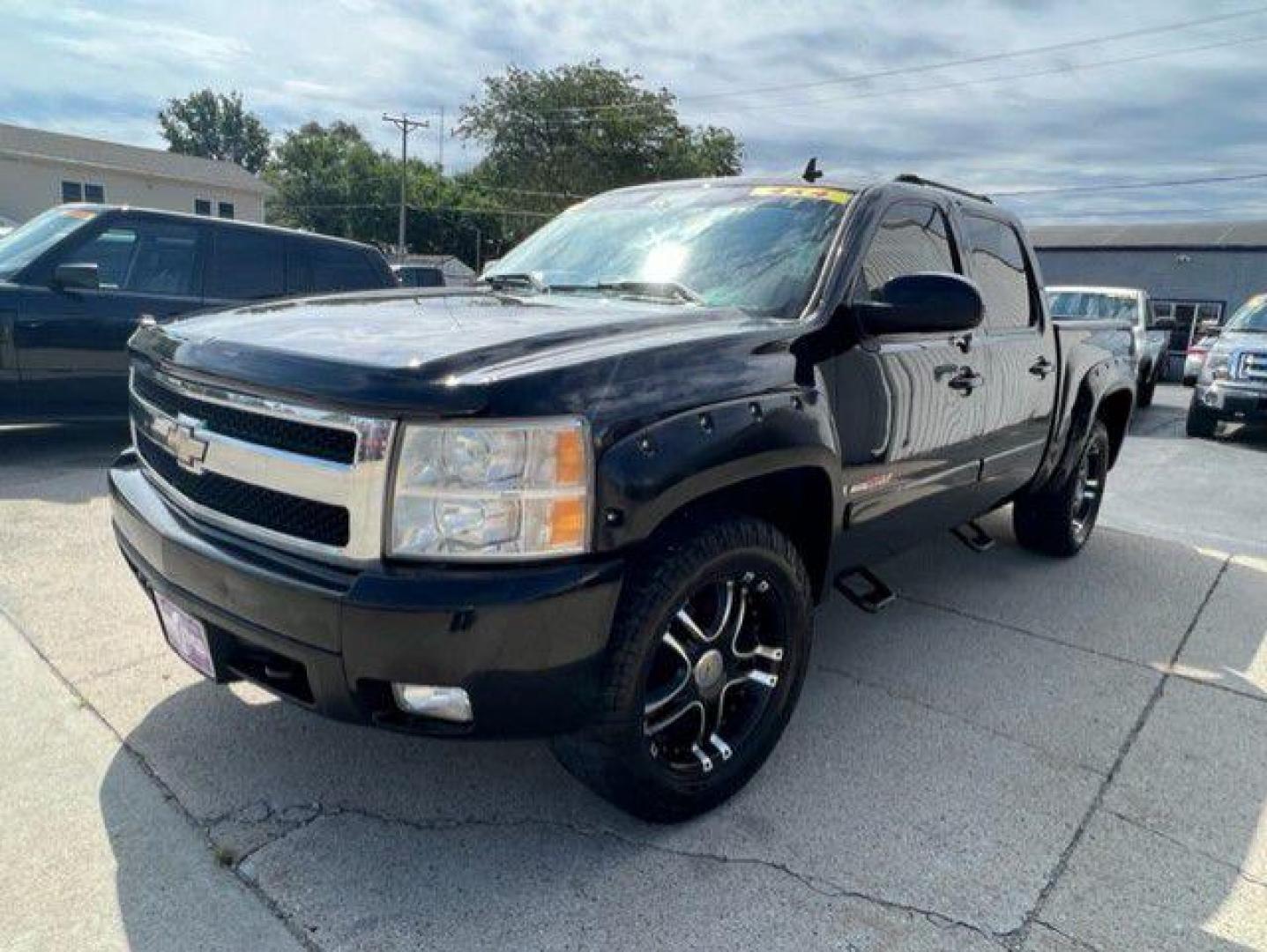 2007 BLACK CHEVROLET SILVERADO 1500 CREW CAB (2GCEK13Y071) with an 6.0L engine, Automatic transmission, located at 1100 W. Sheridan Ave., Shenandoah, 51601, (712) 246-1600, 40.765678, -95.388817 - Photo#0