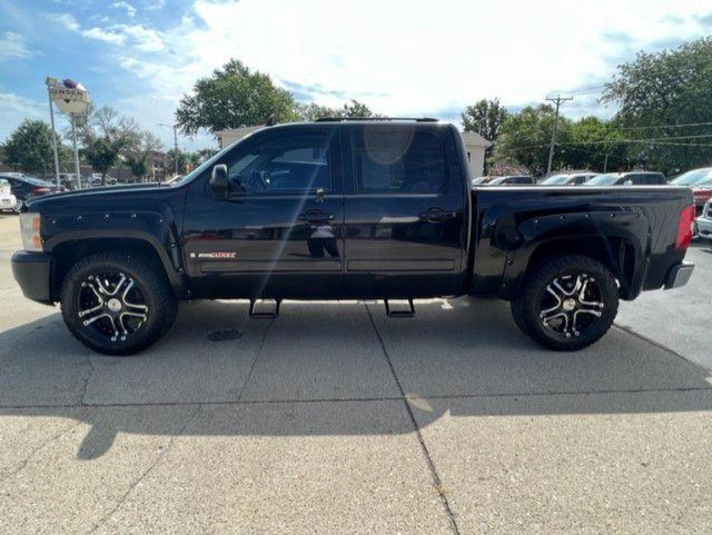 2007 BLACK CHEVROLET SILVERADO 1500 CREW CAB (2GCEK13Y071) with an 6.0L engine, Automatic transmission, located at 1100 W. Sheridan Ave., Shenandoah, 51601, (712) 246-1600, 40.765678, -95.388817 - Photo#2