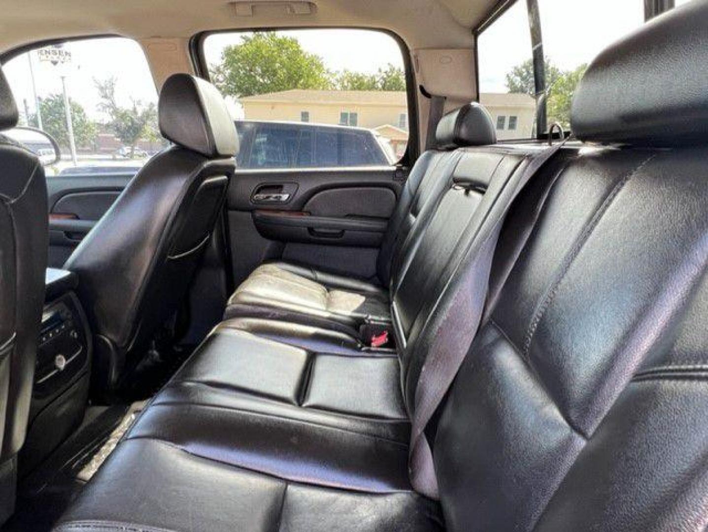 2007 BLACK CHEVROLET SILVERADO 1500 CREW CAB (2GCEK13Y071) with an 6.0L engine, Automatic transmission, located at 1100 W. Sheridan Ave., Shenandoah, 51601, (712) 246-1600, 40.765678, -95.388817 - Photo#4