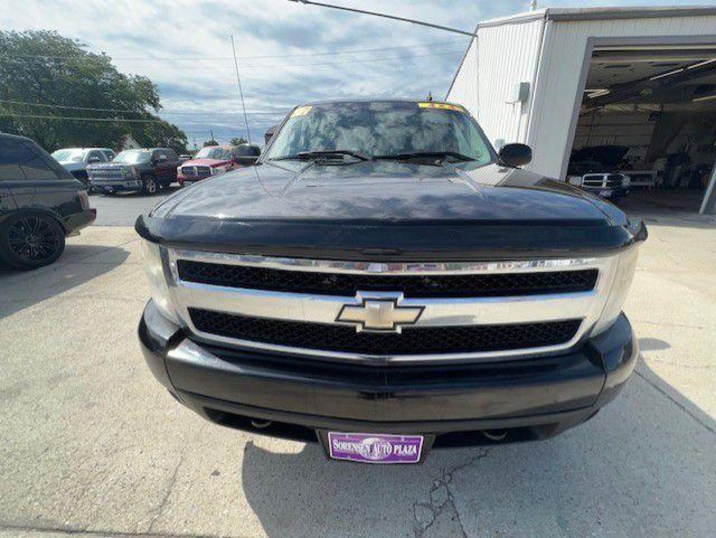 2007 BLACK CHEVROLET SILVERADO 1500 CREW CAB (2GCEK13Y071) with an 6.0L engine, Automatic transmission, located at 1100 W. Sheridan Ave., Shenandoah, 51601, (712) 246-1600, 40.765678, -95.388817 - Photo#6