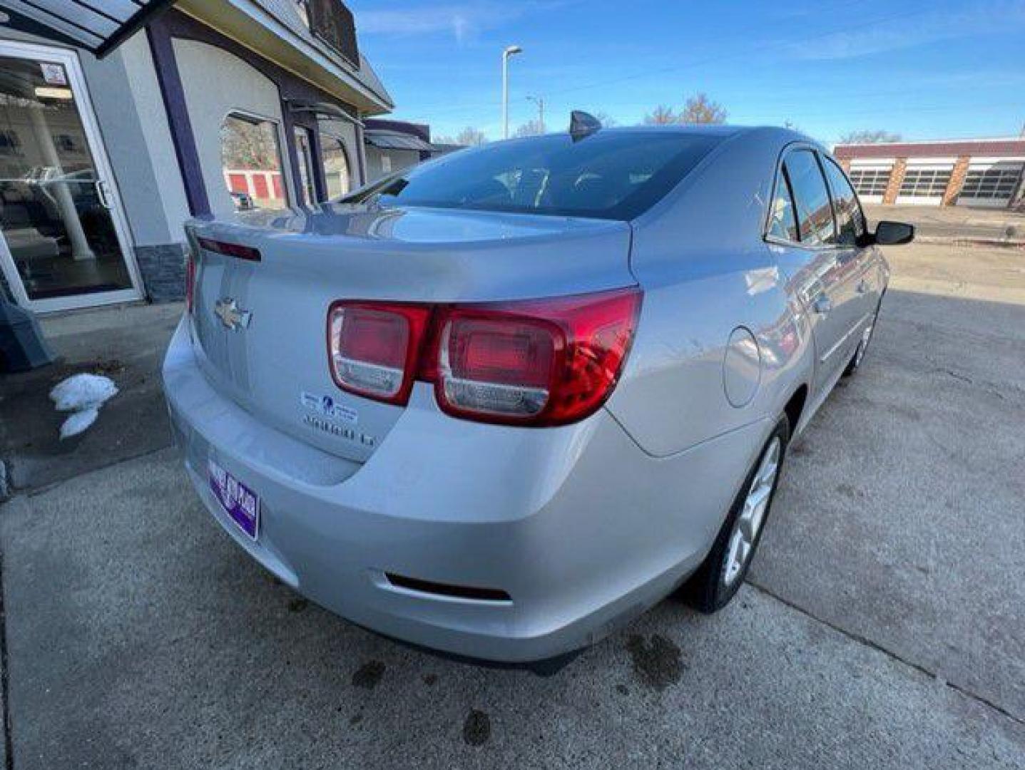 2015 SILVER CHEVROLET MALIBU 1LT (1G11C5SL8FU) with an 2.5L engine, Automatic transmission, located at 1100 W. Sheridan Ave., Shenandoah, 51601, (712) 246-1600, 40.765678, -95.388817 - Photo#1