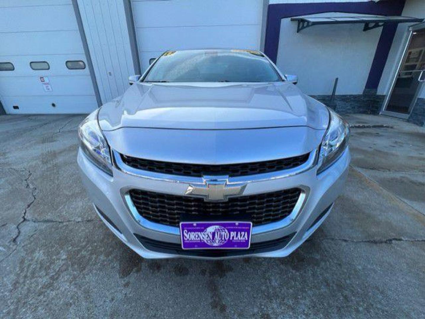 2015 SILVER CHEVROLET MALIBU 1LT (1G11C5SL8FU) with an 2.5L engine, Automatic transmission, located at 1100 W. Sheridan Ave., Shenandoah, 51601, (712) 246-1600, 40.765678, -95.388817 - Photo#6