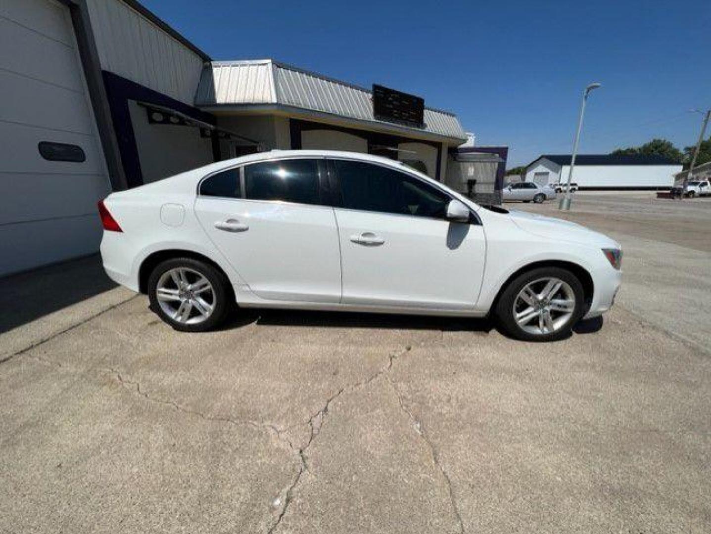 2014 WHITE VOLVO S60 T5 (YV1612FH6E2) with an 2.5L engine, Automatic transmission, located at 1100 W. Sheridan Ave., Shenandoah, 51601, (712) 246-1600, 40.765678, -95.388817 - Photo#6