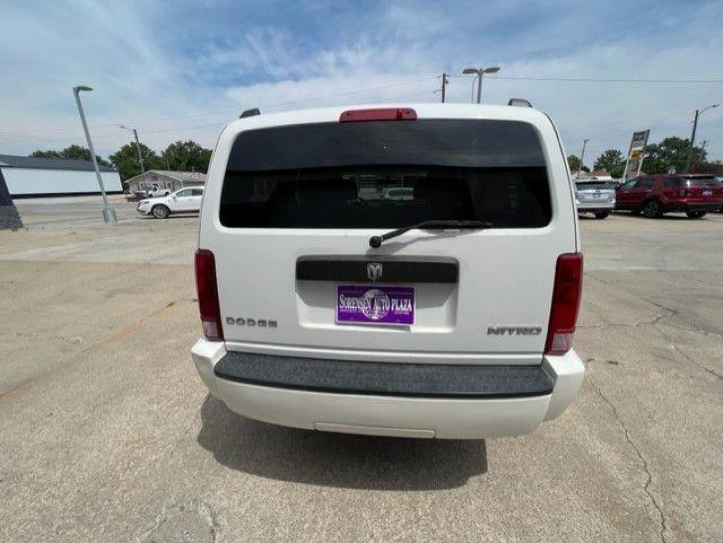 2010 WHITE DODGE NITRO SE (1D4PU2GK2AW) with an 3.7L engine, Automatic transmission, located at 1100 W. Sheridan Ave., Shenandoah, 51601, (712) 246-1600, 40.765678, -95.388817 - Photo#8