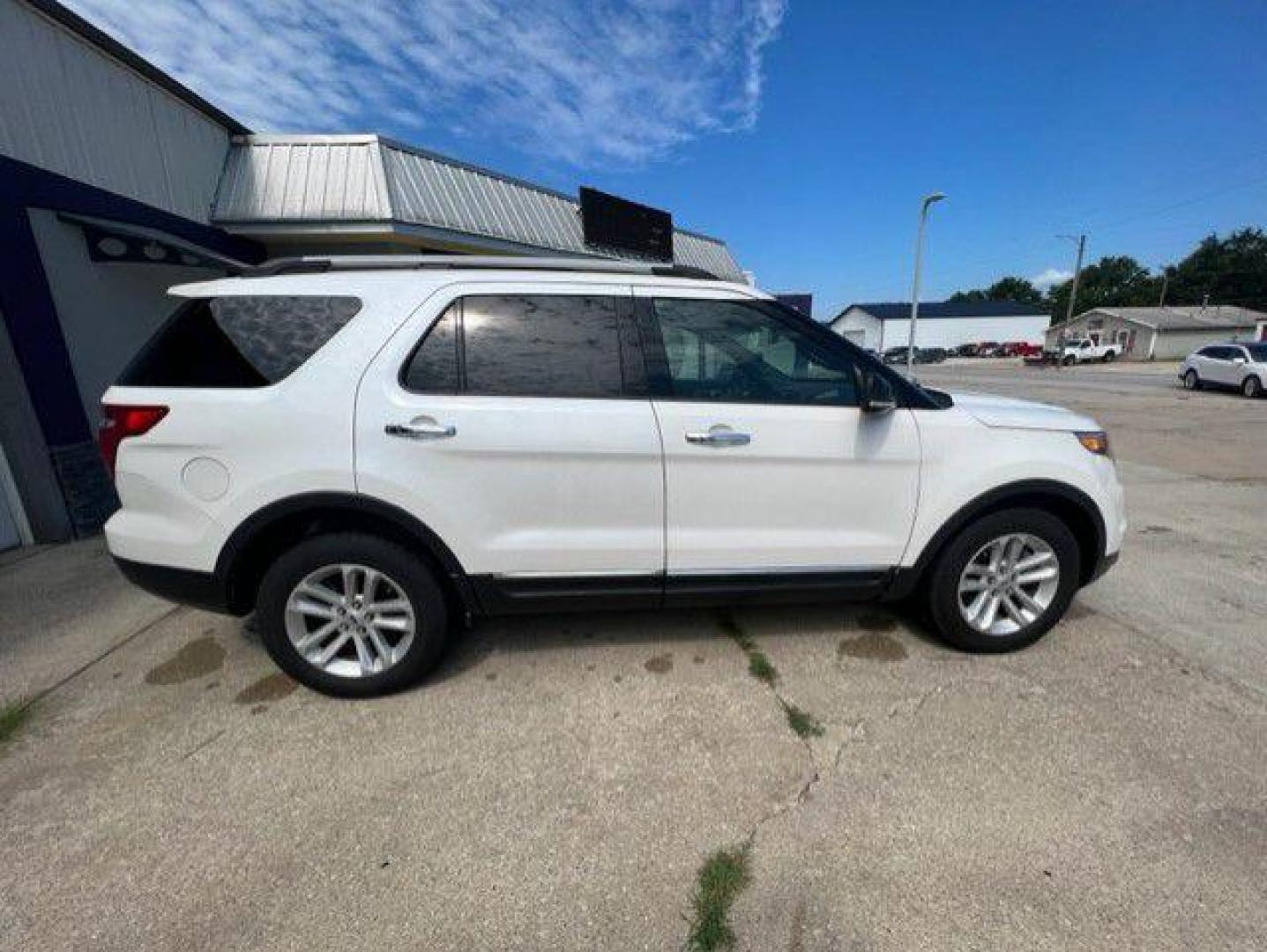 2014 WHITE FORD EXPLORER XLT (1FM5K8D83EG) with an 3.5L engine, Automatic transmission, located at 1100 W. Sheridan Ave., Shenandoah, 51601, (712) 246-1600, 40.765678, -95.388817 - Photo#7