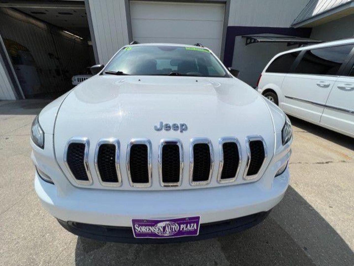 2015 WHITE JEEP CHEROKEE SPORT (1C4PJLAB4FW) with an 2.4L engine, Automatic transmission, located at 1100 W. Sheridan Ave., Shenandoah, 51601, (712) 246-1600, 40.765678, -95.388817 - Photo#6