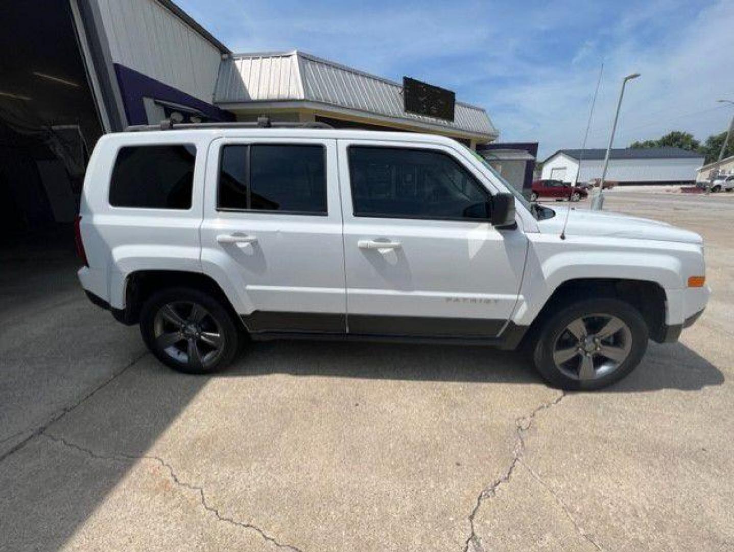 2015 WHITE JEEP PATRIOT LATITUDE (1C4NJRFB4FD) with an 2.4L engine, Continuously Variable transmission, located at 1100 W. Sheridan Ave., Shenandoah, 51601, (712) 246-1600, 40.765678, -95.388817 - Photo#5