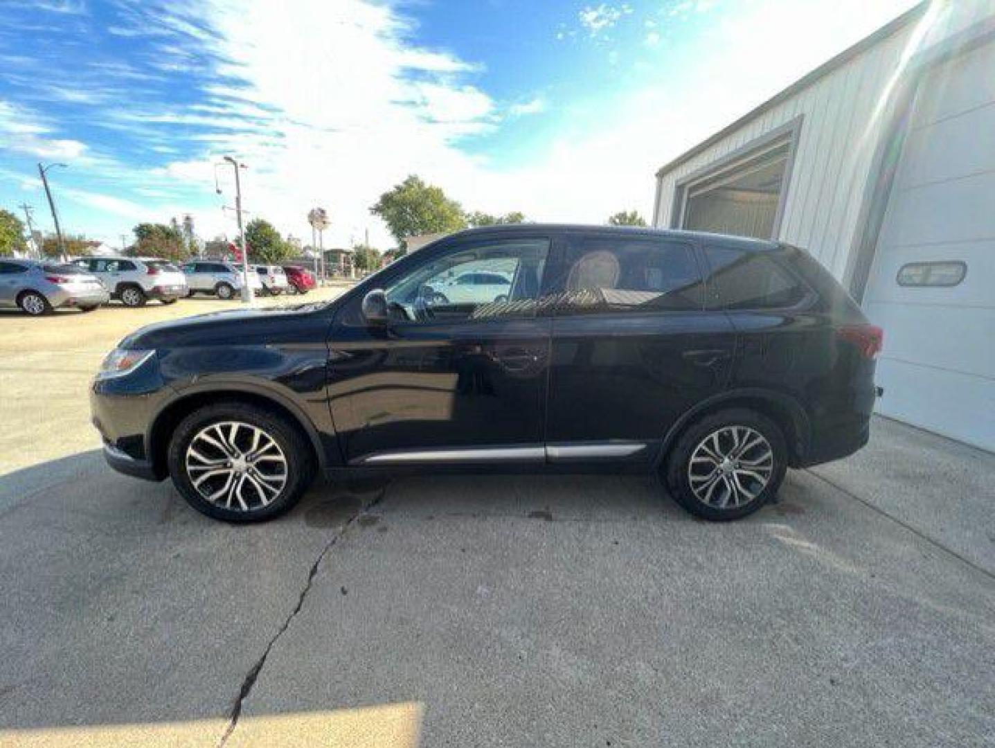 2018 BLACK MITSUBISHI OUTLANDER SE (JA4AZ3A36JJ) with an 2.4L engine, Automatic transmission, located at 1100 W. Sheridan Ave., Shenandoah, 51601, (712) 246-1600, 40.765678, -95.388817 - Photo#2