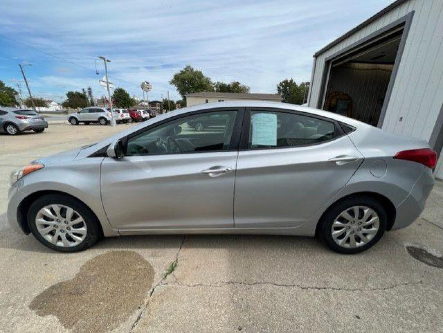 2011 SILVER HYUNDAI ELANTRA GLS (5NPDH4AE9BH) with an 1.8L engine, Automatic transmission, located at 1100 W. Sheridan Ave., Shenandoah, 51601, (712) 246-1600, 40.765678, -95.388817 - Photo#2