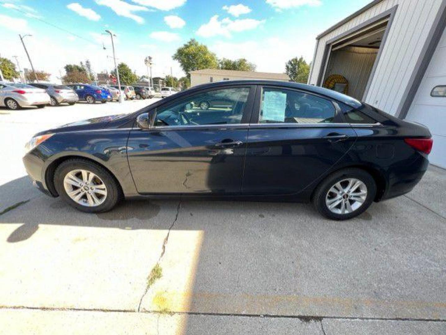 2013 BLUE HYUNDAI SONATA GLS (5NPEB4AC4DH) with an 2.4L engine, Automatic transmission, located at 1100 W. Sheridan Ave., Shenandoah, 51601, (712) 246-1600, 40.765678, -95.388817 - Photo#2