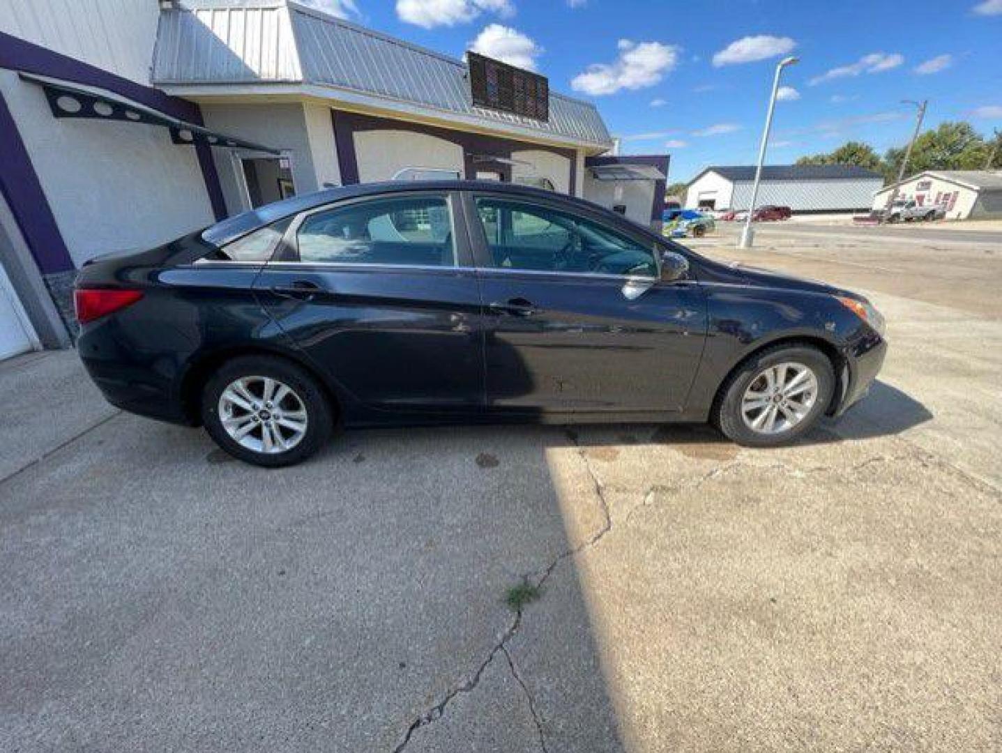 2013 BLUE HYUNDAI SONATA GLS (5NPEB4AC4DH) with an 2.4L engine, Automatic transmission, located at 1100 W. Sheridan Ave., Shenandoah, 51601, (712) 246-1600, 40.765678, -95.388817 - Photo#6