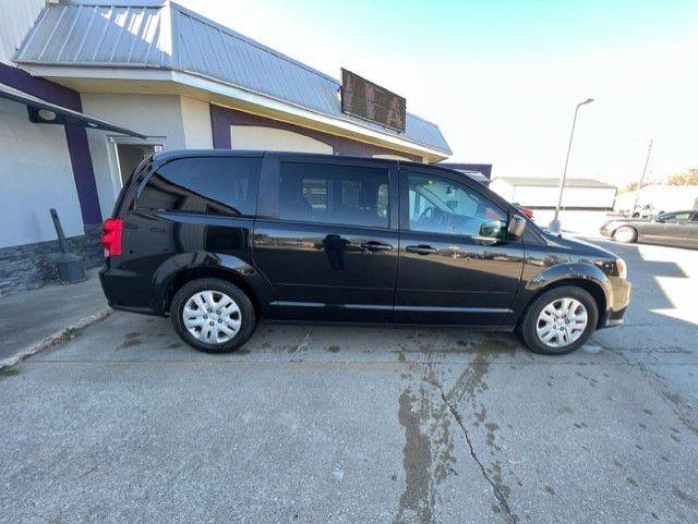 2017 BLACK DODGE GRAND CARAVAN SE (2C4RDGBG0HR) with an 3.6L engine, Automatic transmission, located at 1100 W. Sheridan Ave., Shenandoah, 51601, (712) 246-1600, 40.765678, -95.388817 - Photo#6