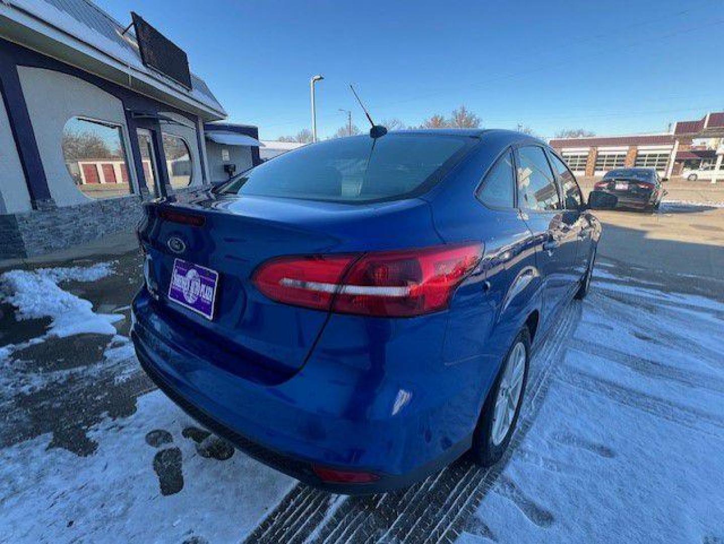 2018 BLUE FORD FOCUS SE (1FADP3F25JL) with an 2.0L engine, Automatic transmission, located at 1100 W. Sheridan Ave., Shenandoah, 51601, (712) 246-1600, 40.765678, -95.388817 - Photo#1